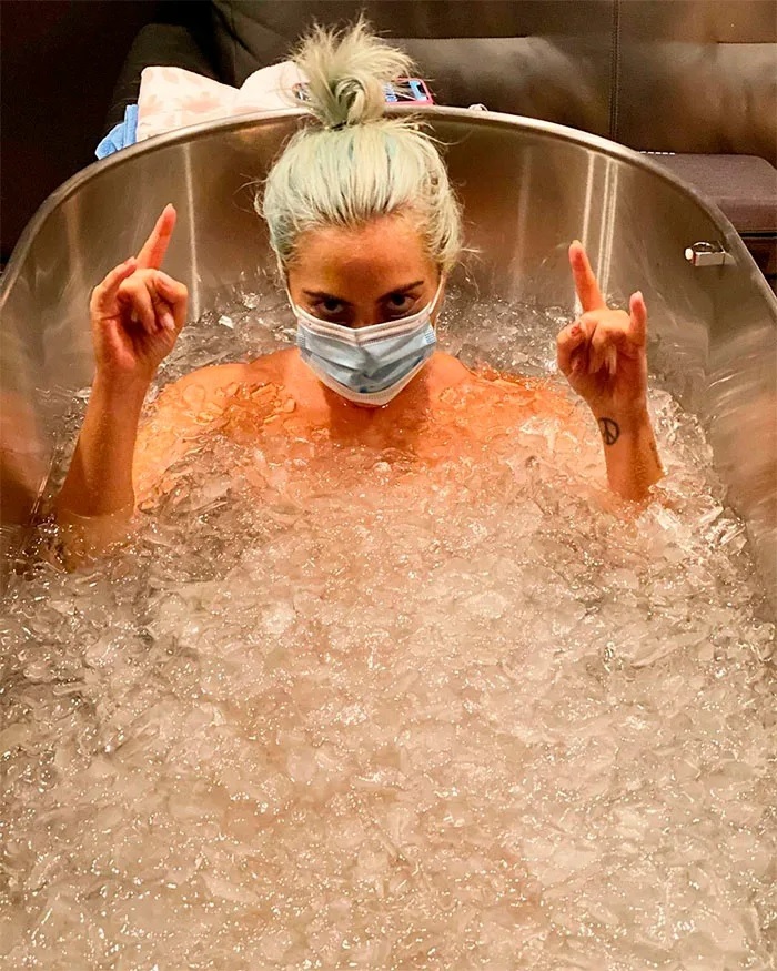 Lady Gaga tambin es fan de los baos de hielo.