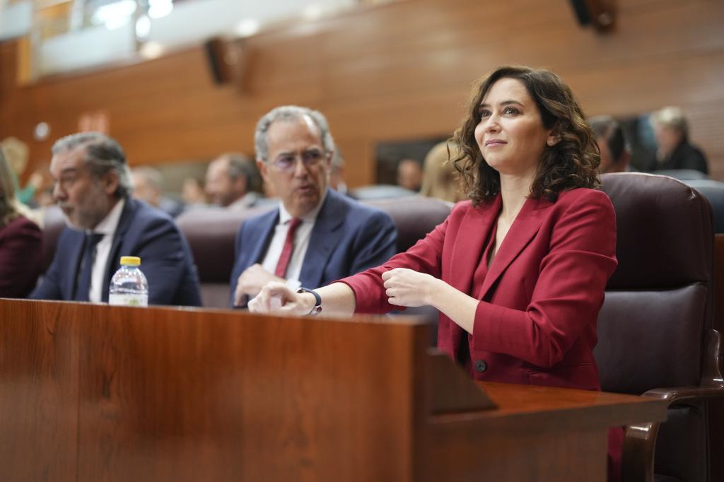 El Gobierno de Ayuso aprueba una bajada del IRPF a inversores ...