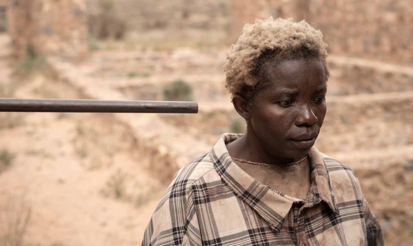 La actriz Mwajemi Hussein en un momento de 'The survival of kindness'.