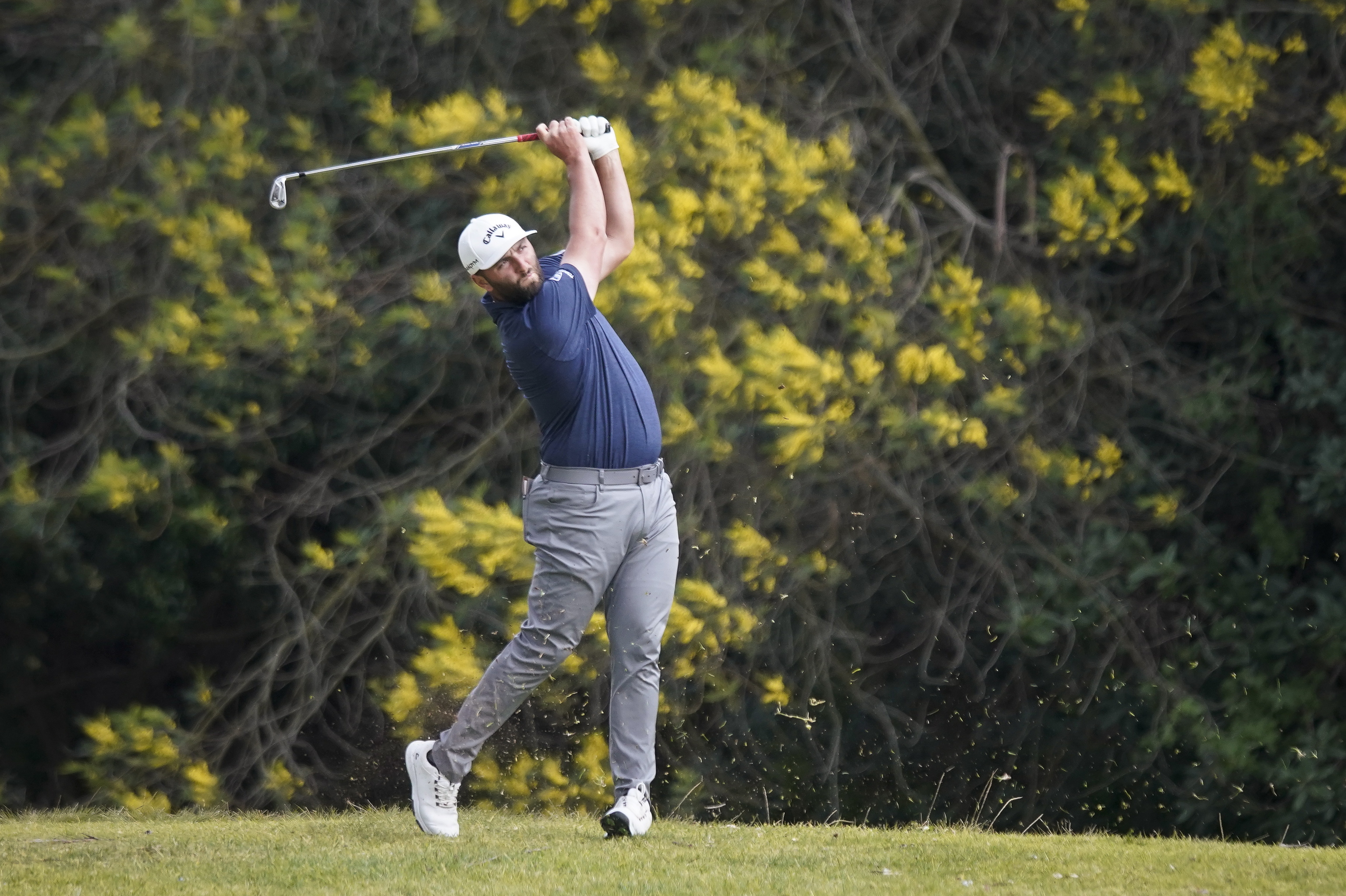 Jon Rahm conectó una patada en el Rivera Country Club.