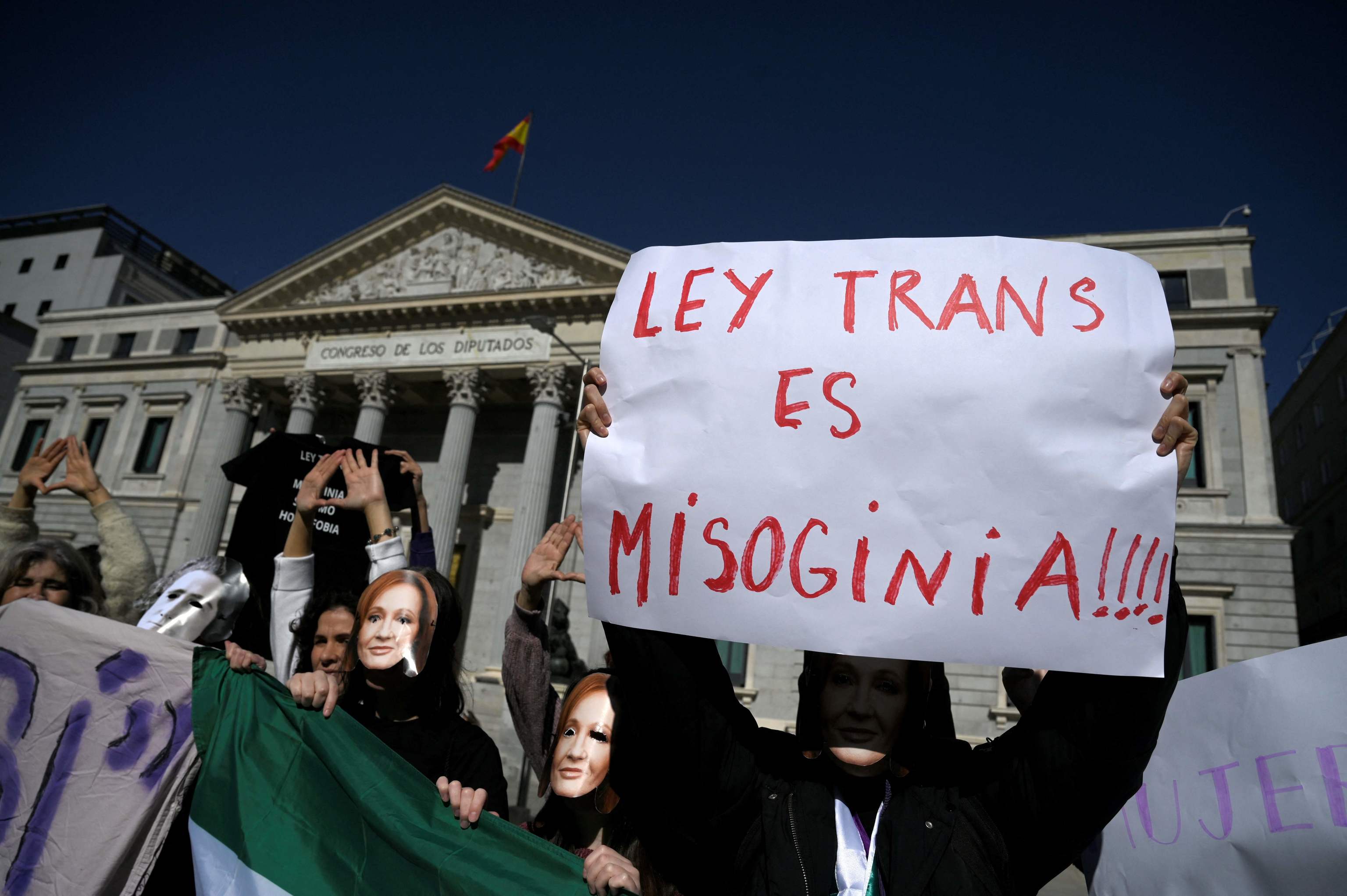 Protesta contra la aprobacin de la 'Ley Trans' en el Congreso el pasado viernes.