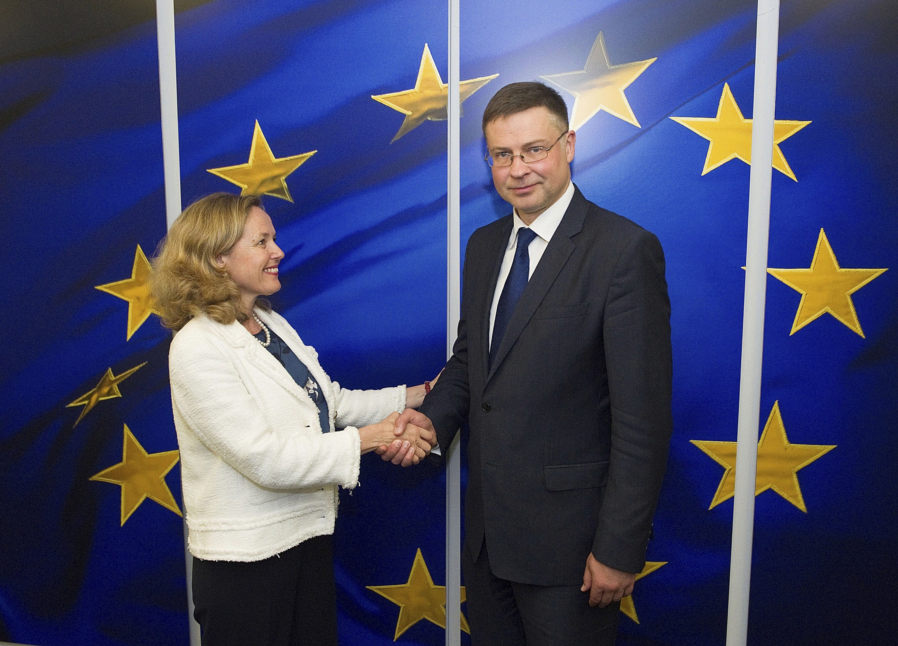 La vicepresidenta primera del Gobierno, Nadia Calvio, y Valdis Dombrovskis, vicepresidente de la Comisin Europea