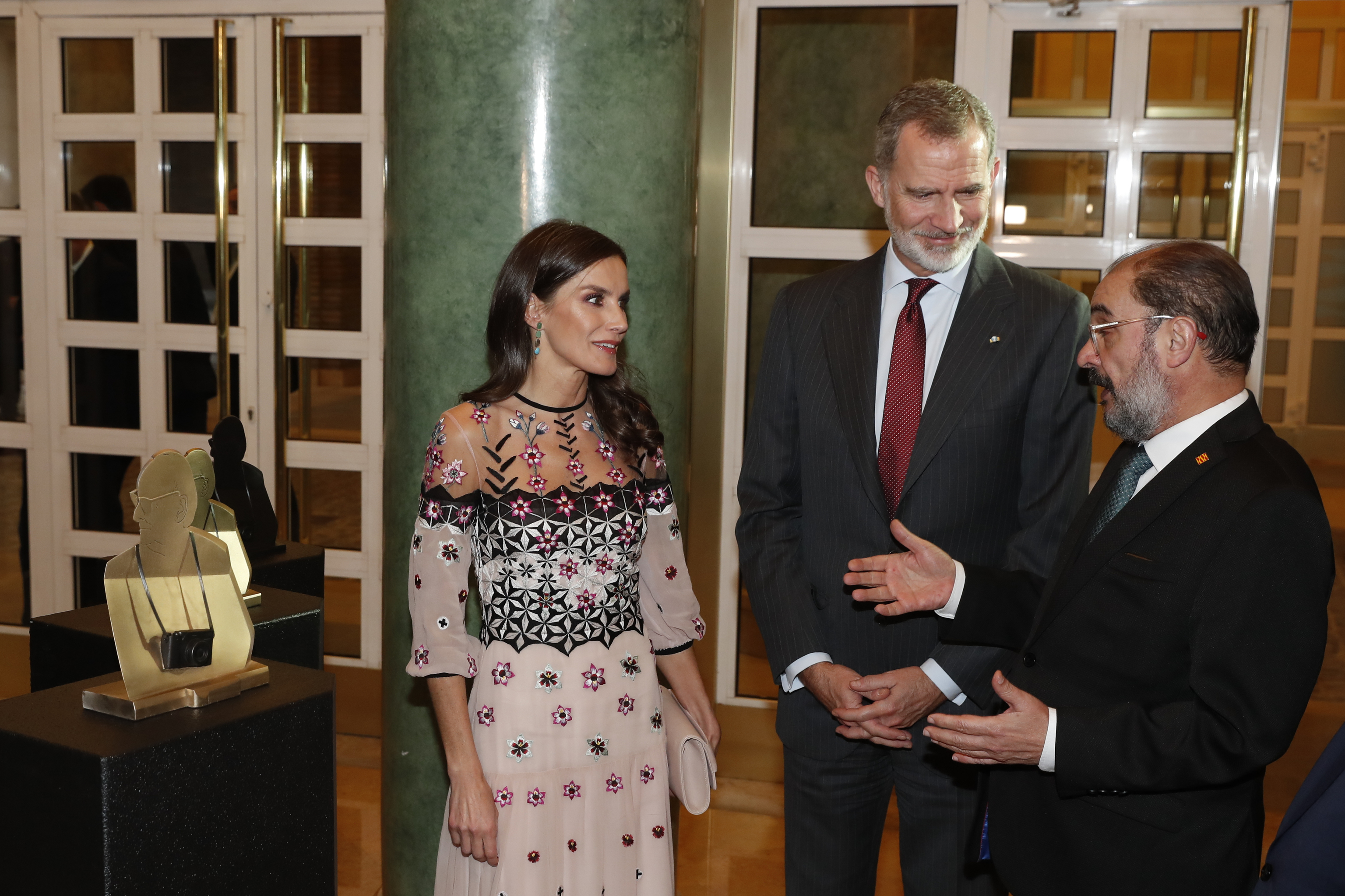 Los Reyes  acompaados por el presidente de Aragn, Javier Lambn (d), presiden la entrega de los Premios Nacionales de Cultura