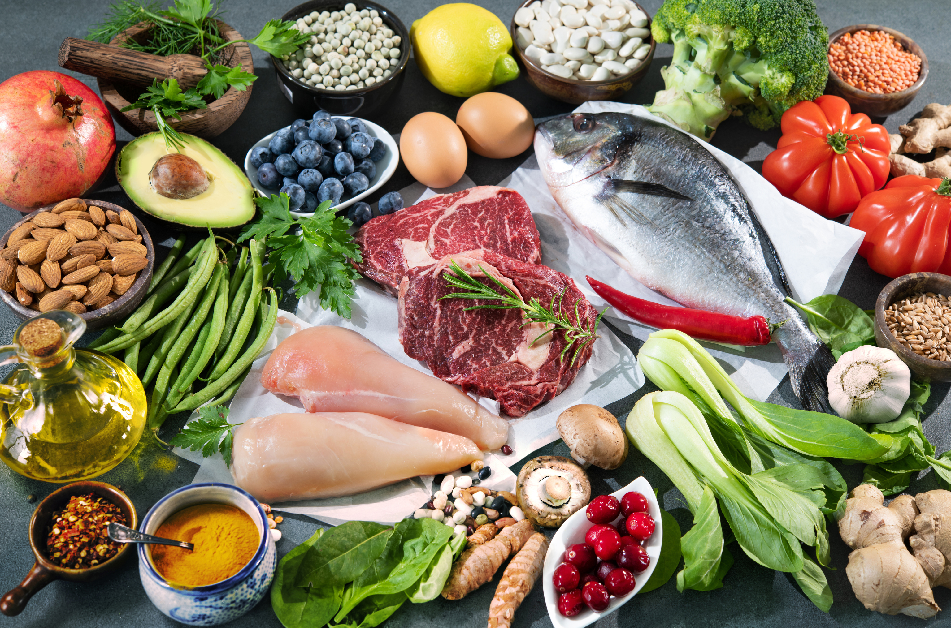 Fruta, verdura, pescado y carne son los alimentos que prima la dieta hipocalrica.