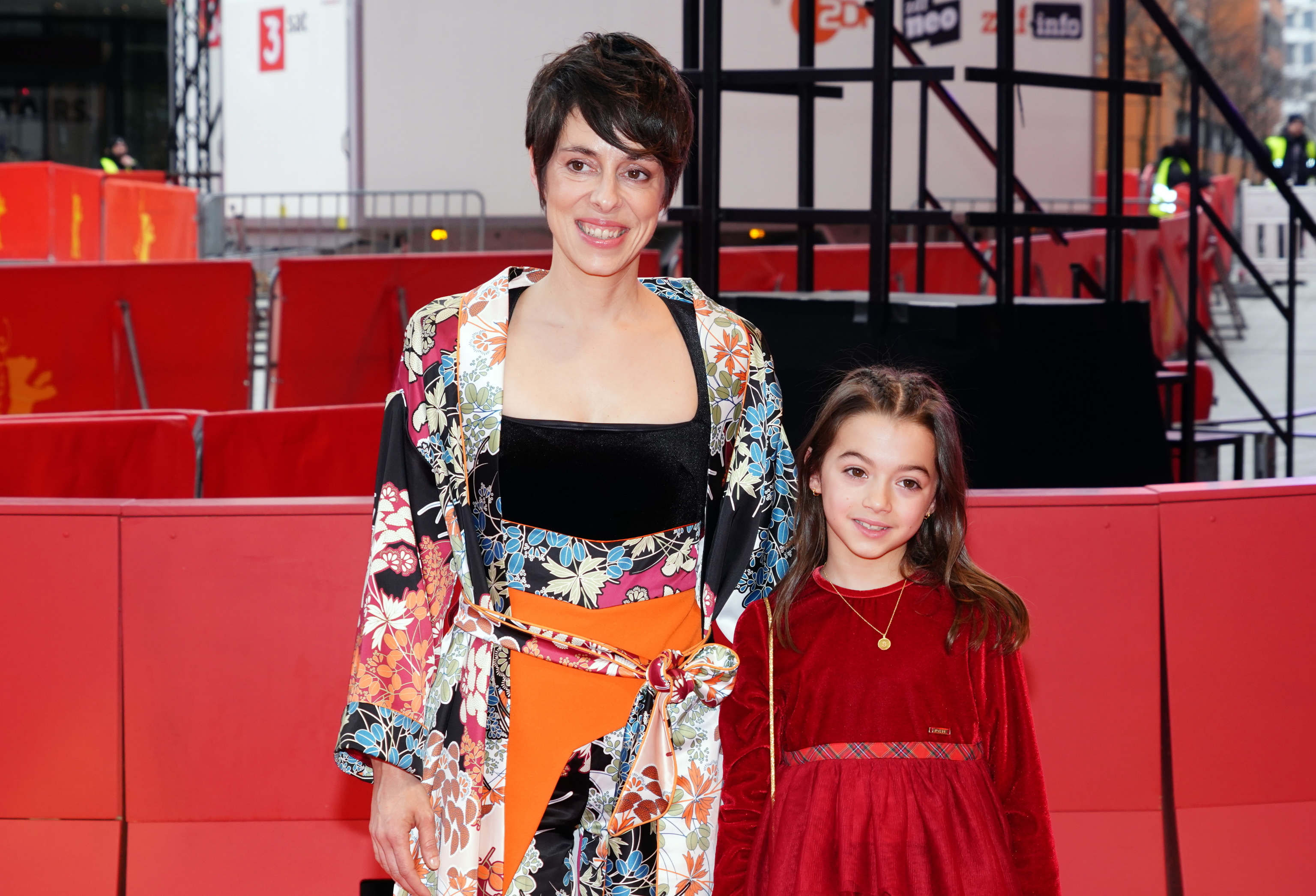 Estibaliz Urresola y Sofia Otero en la alfombra roja de la Berlinale.