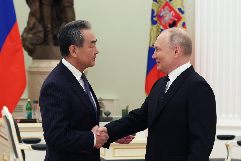 Wang Yi y Vladimir Putin, este mircoles en Mosc.
