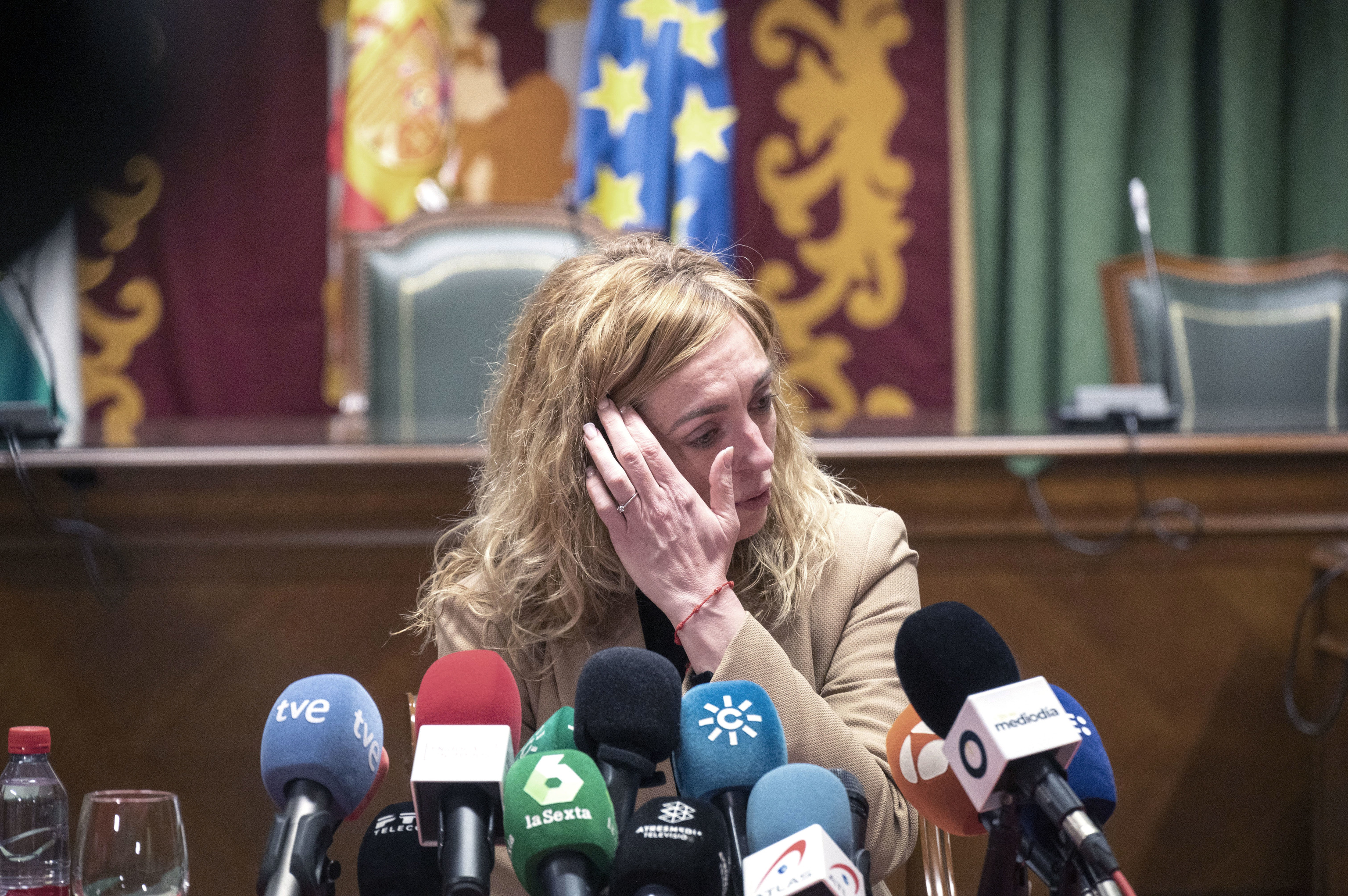 La alcaldesa de Maracena (Granada), Berta Linares (PSOE), durante la rueda de prensa ofrecida este mircoles.