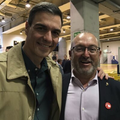 Foto de perfil de Twitter del ex diputado del PSOE Juan Bernardo Fuentes junto a Pedro Snchez, en 2019.
