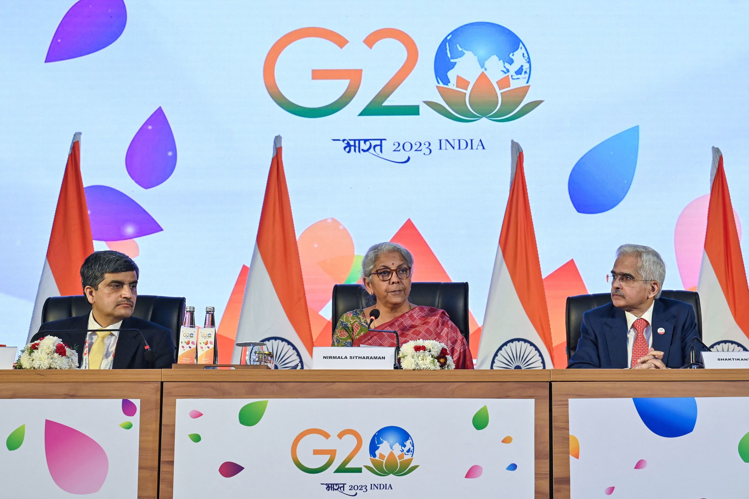 La ministra india de Finanzs, Nirmala Sitaraman, en el centro, durante la reunin del G20.