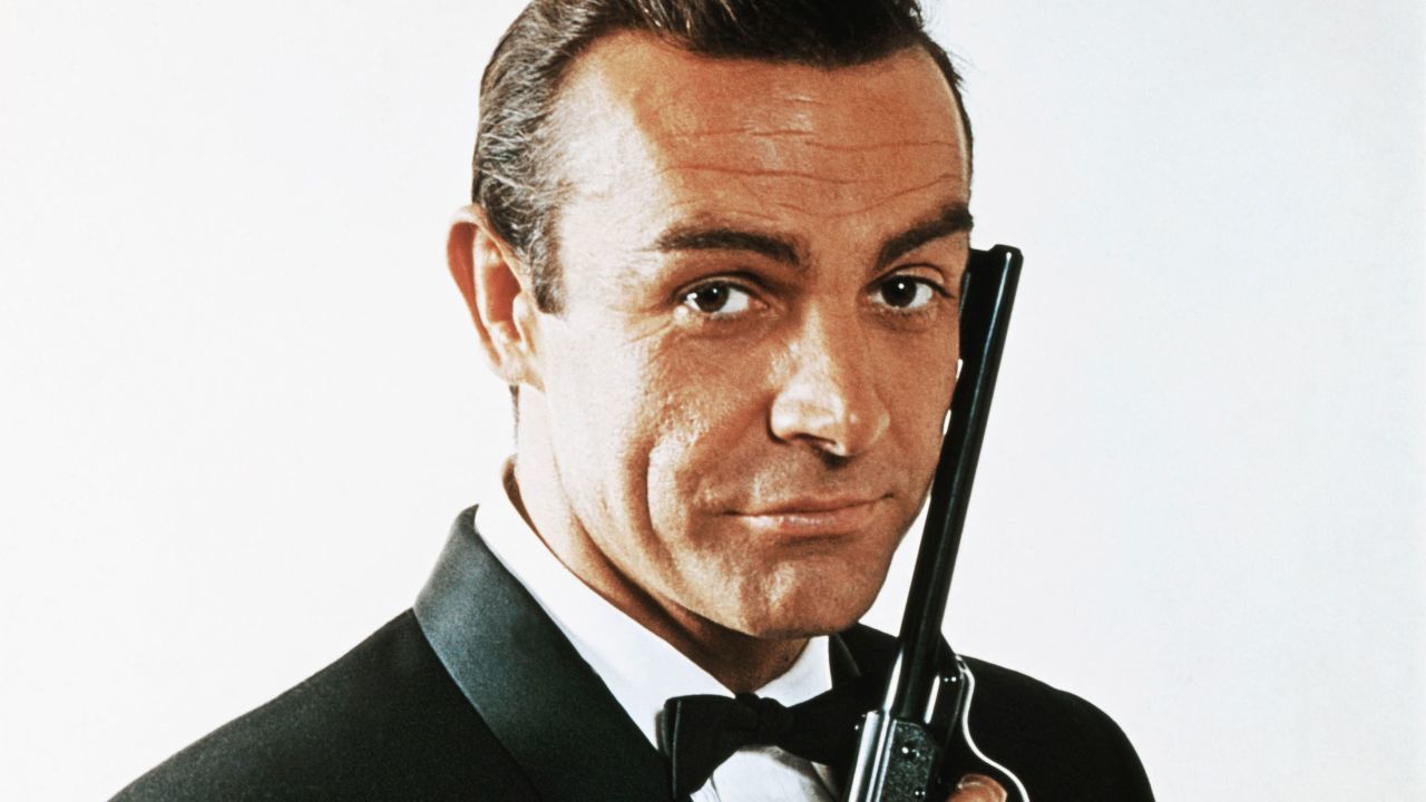 Sean Connery, como James Bond.
