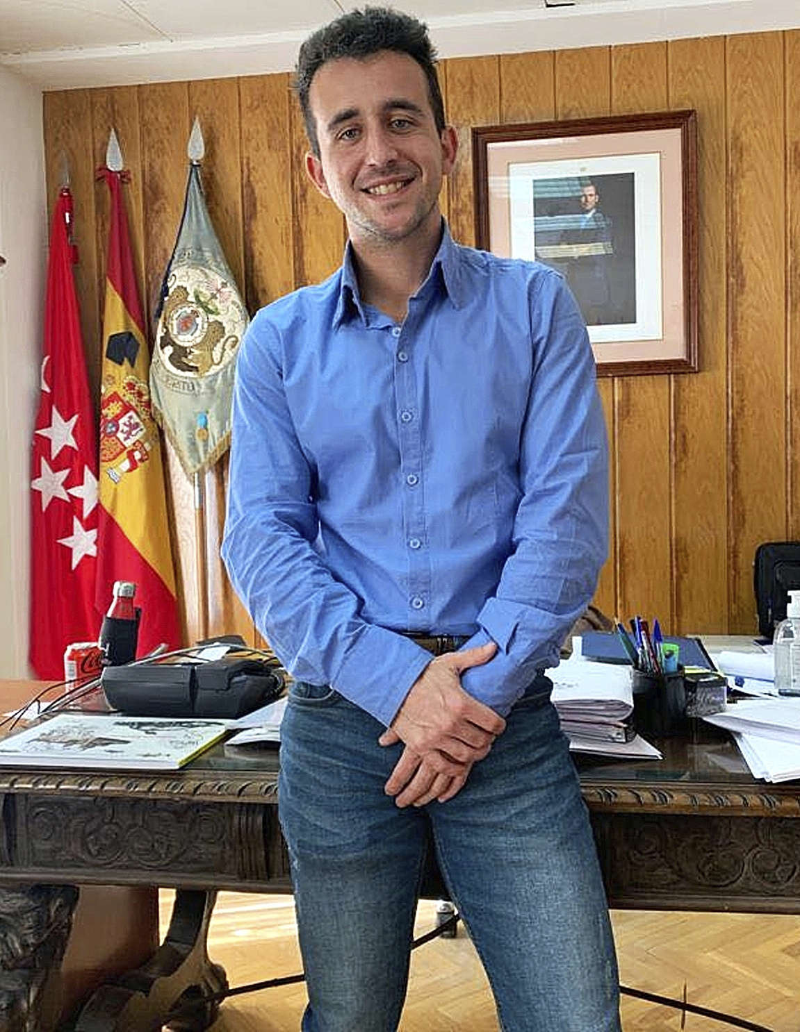 Cristian Martin, primer alcalde socialista de El Escorial en 14 aos, en el despacho del alcalde