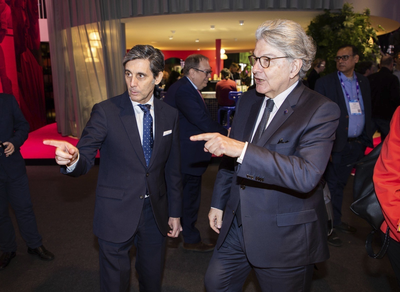 El presidente de Telefnica, Jos Mara lvarez-Pallete, y el comisario europeo de Mercado Interior, Thierry Breton