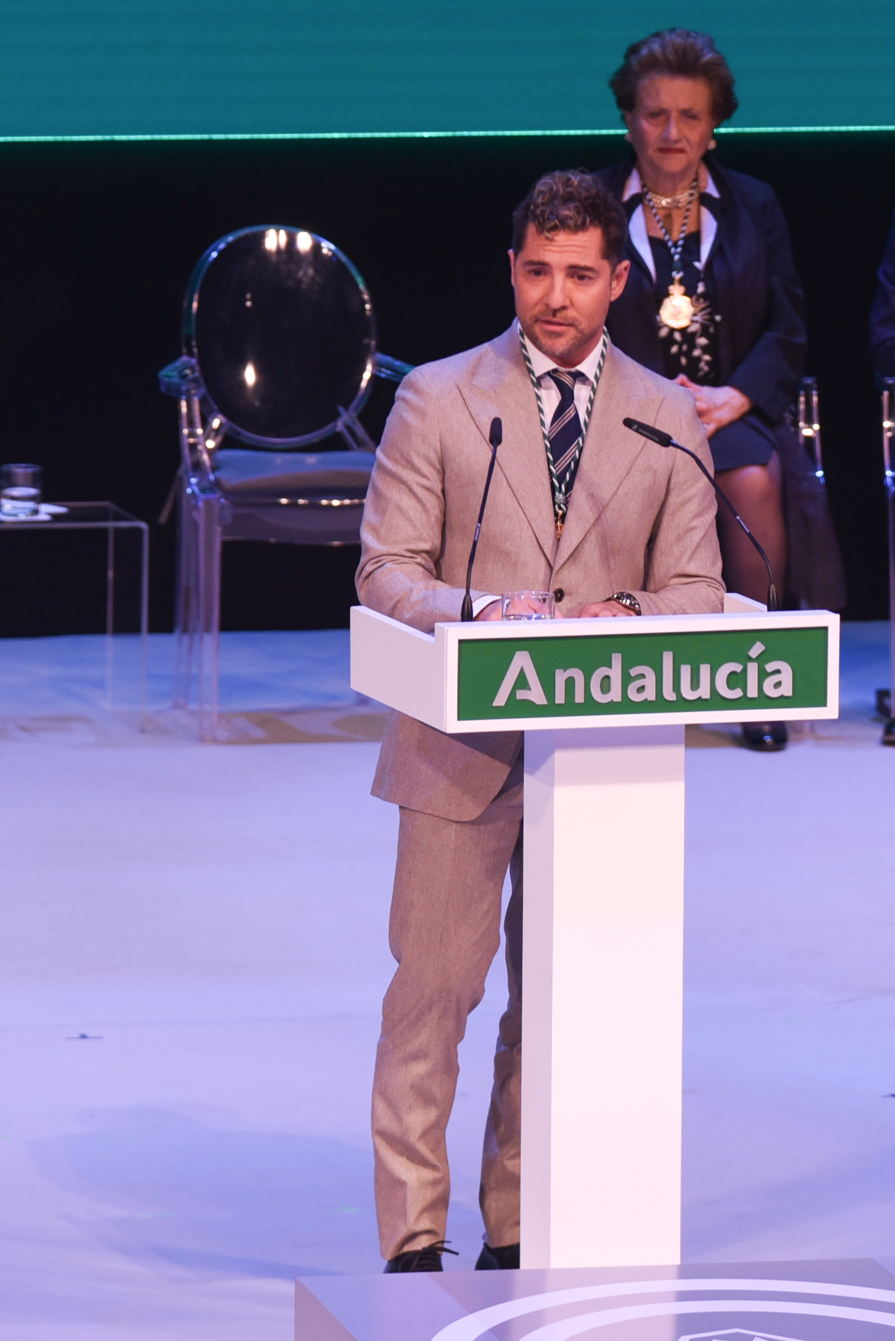 David Bisbal cerrando el acto de entrega de Medallas de Andaluca en el Teatro de la Maestranza
