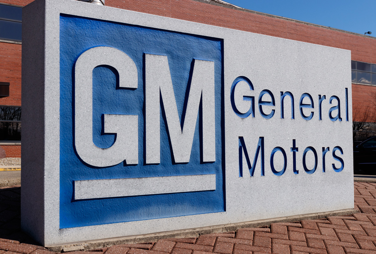 Despidos en General Motors y bajas incentivadas en Stellantis