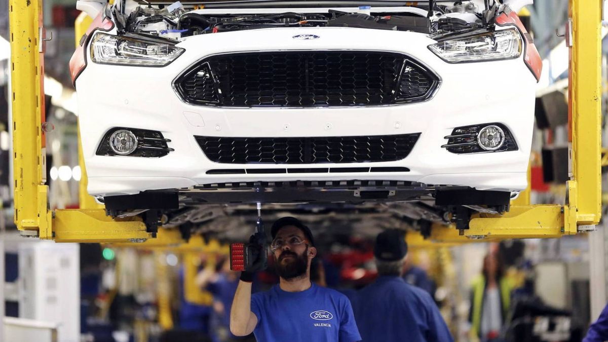 Los sindicatos de Ford Valencia avisan: «La negociación del ERE será más que complicada»