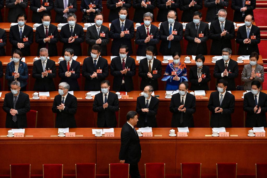 Xi Jinping, aplaudido al llegar a la apertura de la Conferencia Consultiva Política del Pueblo Chino