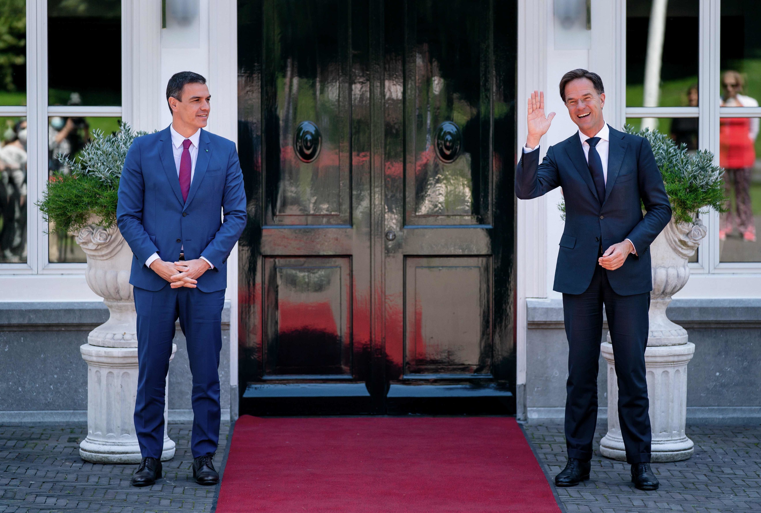 El presidente del Gobierno, Pedro Snchez, y el primer ministro holands, Mark Rutte, en un encuentro en La Haya