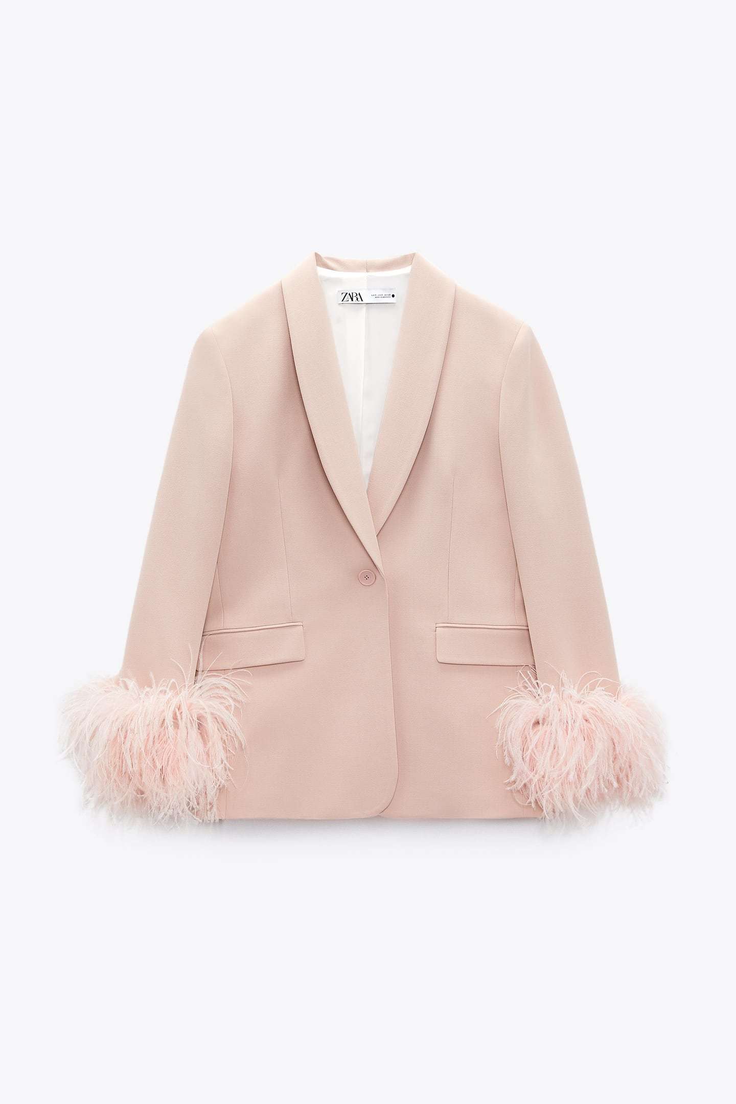 ALT: Esta blazer de Zara es ideal para cualquier evento de día o de noche