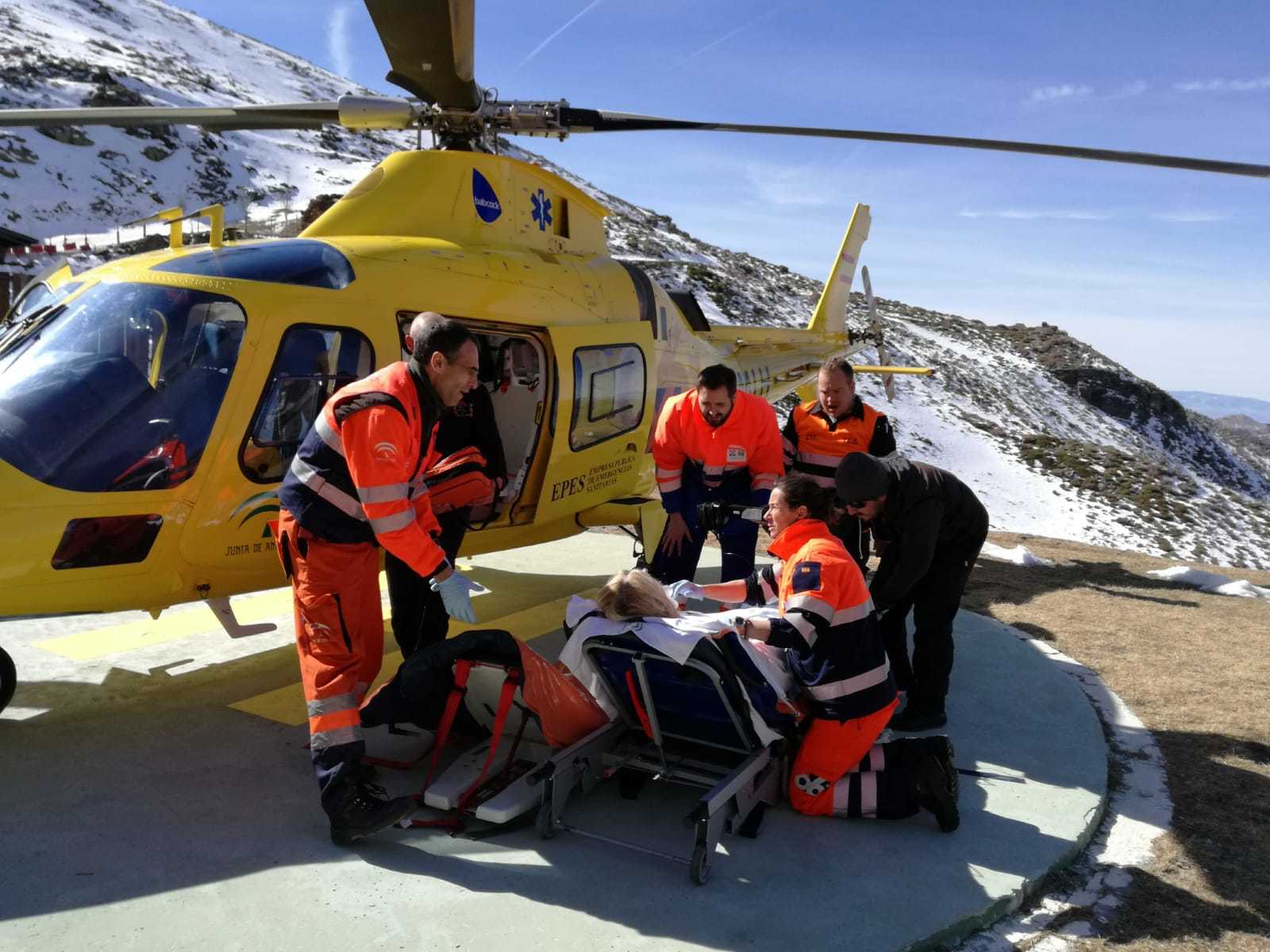 Los Servicios de Urgencias de Atención Primaria (SUAP) de Sierra Nevada avisan al 061 cuando necesitan trasladar a algún paciente en helicóptero.