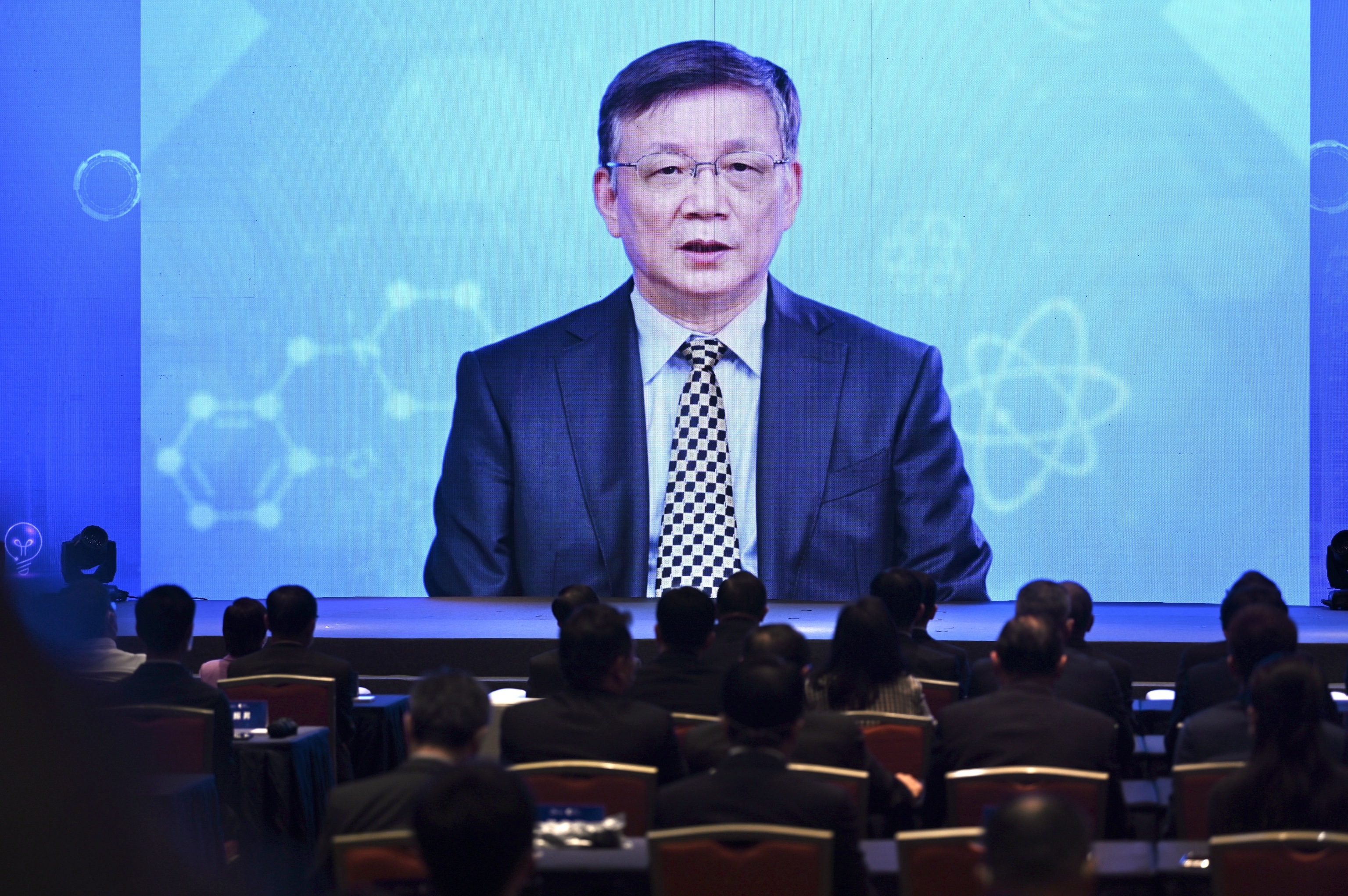 Hou Jianguo, presidente de la Academia de Ciencias de China, en una videoconferencia en Hong Kong el pasado verano.