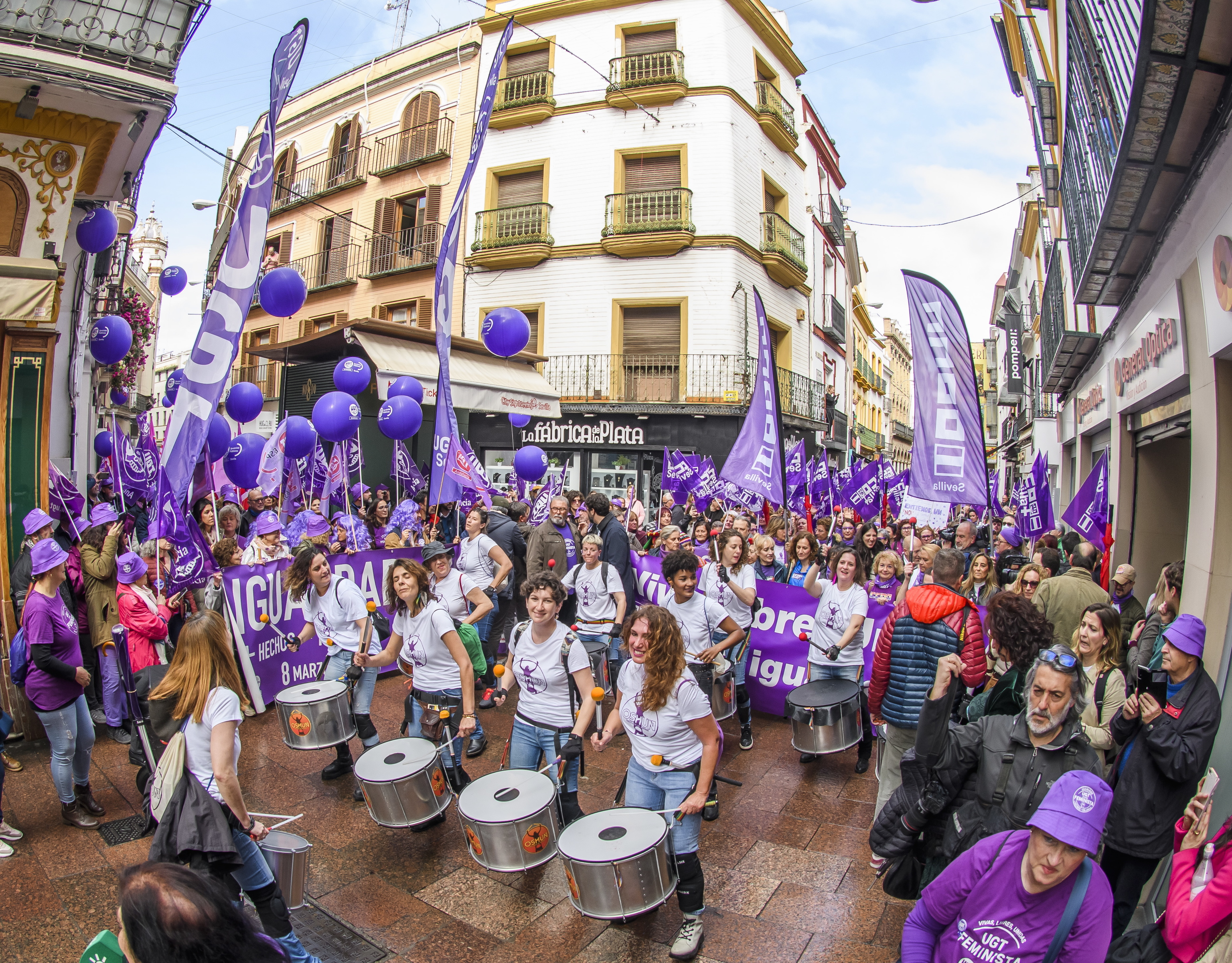 Marcha convocada por los sindicatos este 8M en Sevilla para reivindicar la igualdad real.