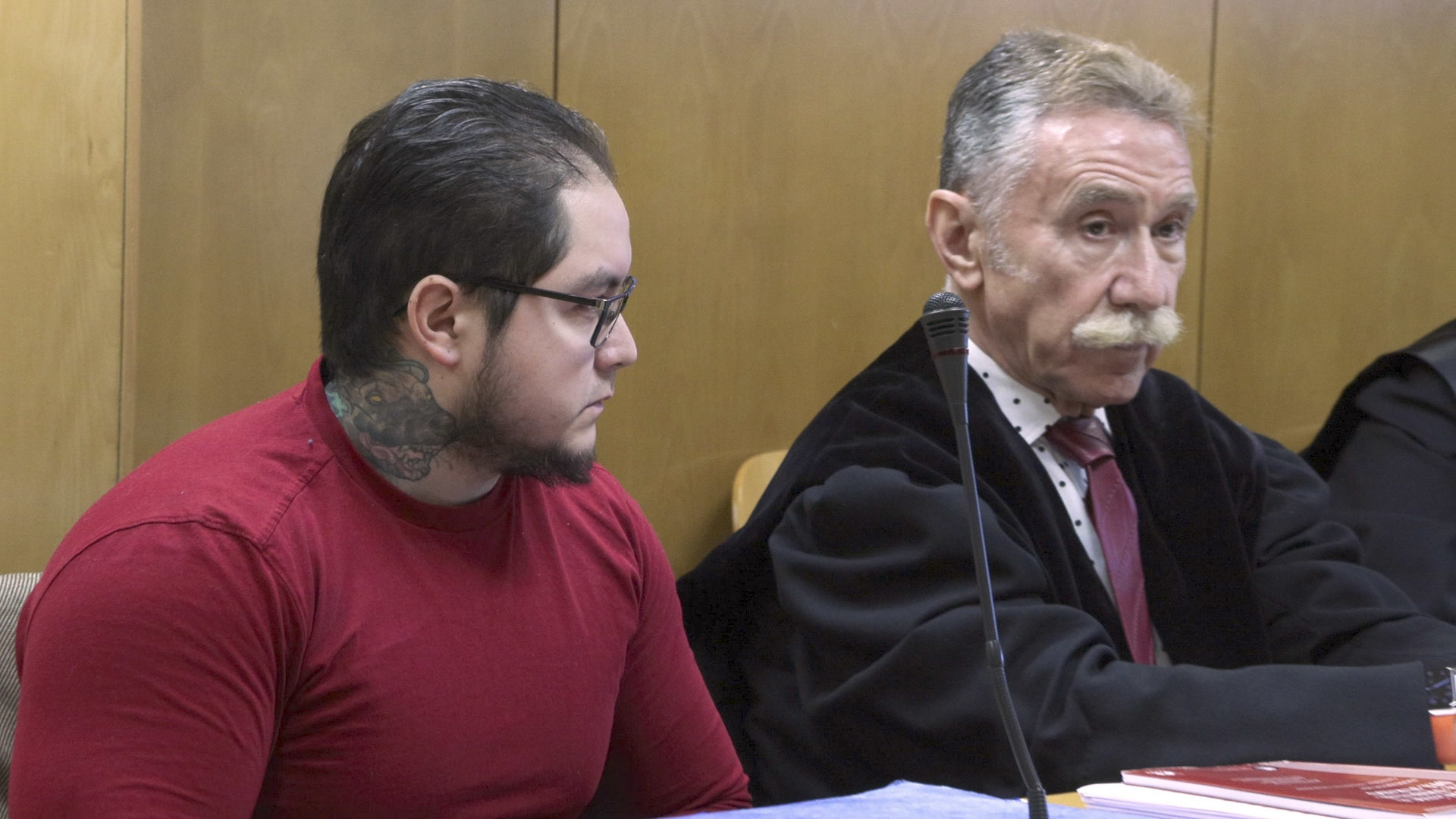 El presunto asesino junto a su abogado durante el juicio en la Audiencia Provincial de Madrid.
