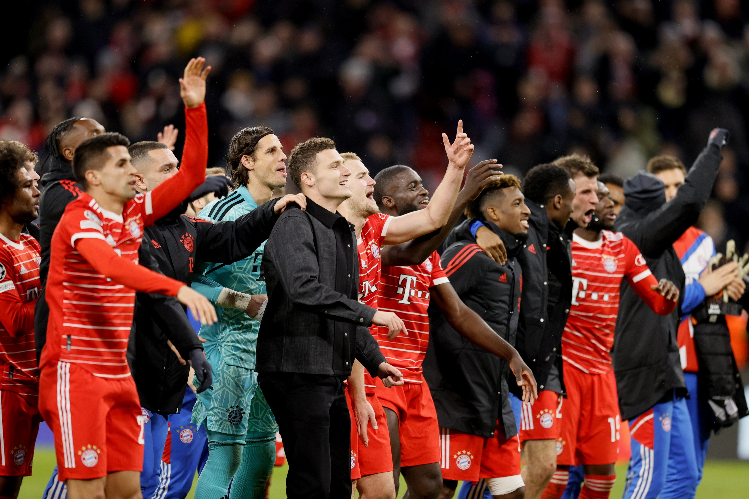 Jugadores del Bayern celebrando la victoria contra el PSG.