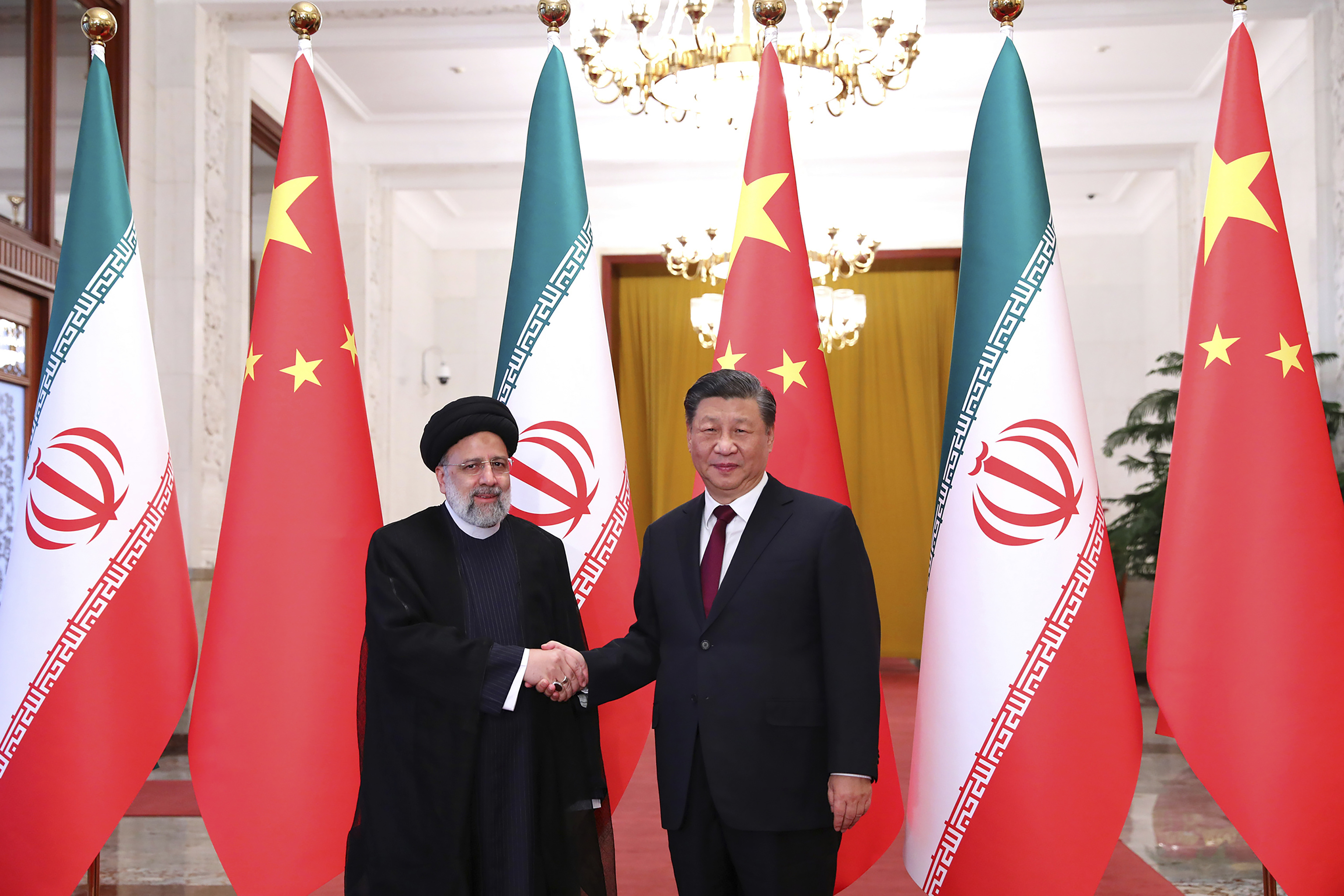 Xi Jinping recibe a Ebrahim Raisi en Pekn.
