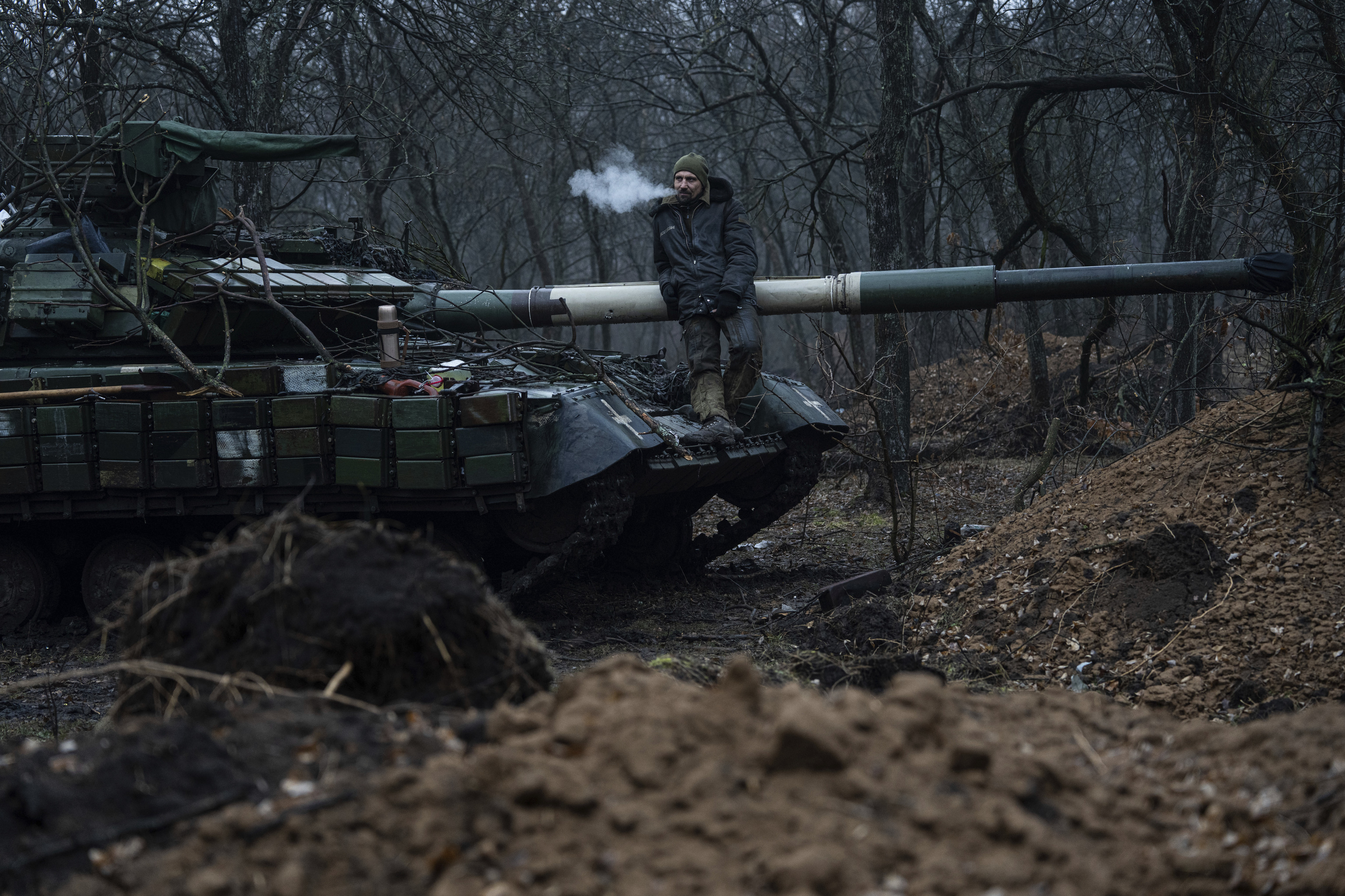 Soldados y tanques ucranianos.