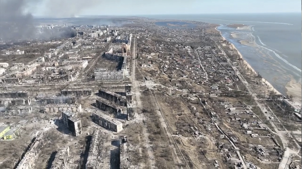 Vista aérea de la ciudad destruida de Mariupol.