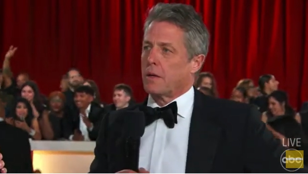 Hugh Grant, en la alfombra roja de los Oscar.