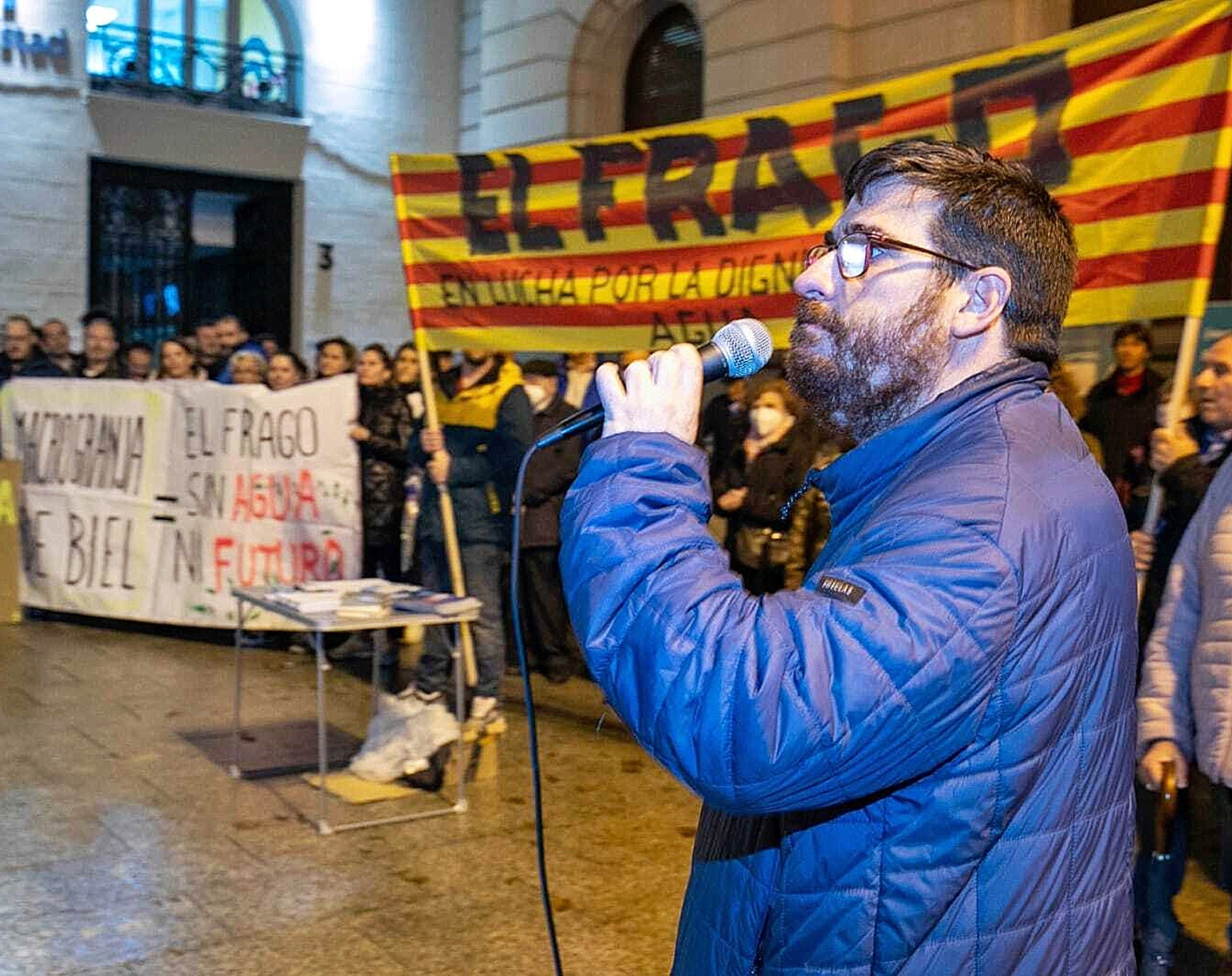 El adis del alcalde de la Espaa vaca "abandonado" por el PSOE: "Somos socialistas o socialistos?"