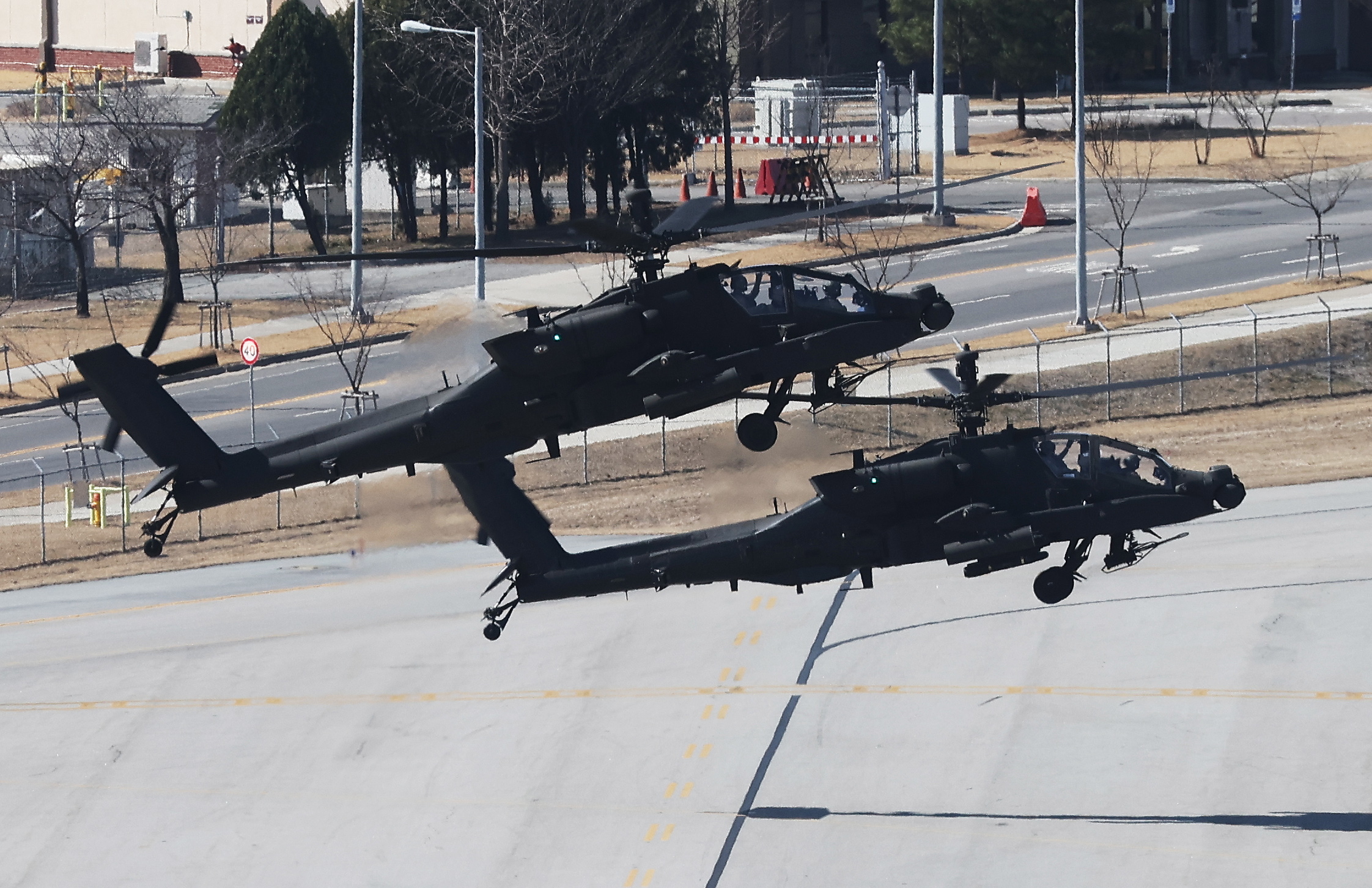 Helicpteros Apache, en las maniobras conjuntas de EEUU y Corea del Sur, este lunes.