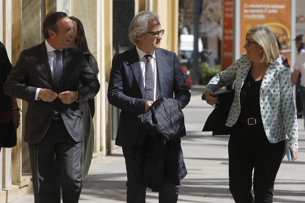 Tony Woodward, Carlos Prez-Nievas y Mamen Peris, en Alicante.