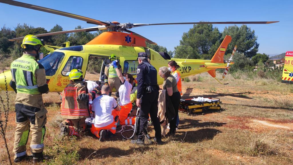 El helicptero medicalizado transladando al anciano con quemaduras a la Fe de Valencia.
