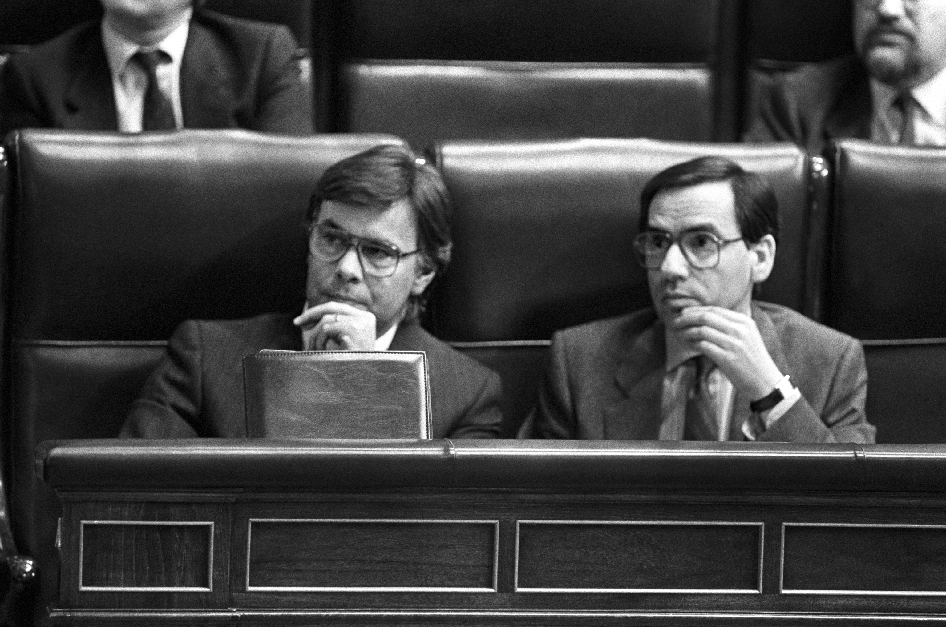 González y Guerra en un pleno del Congreso en 1985.