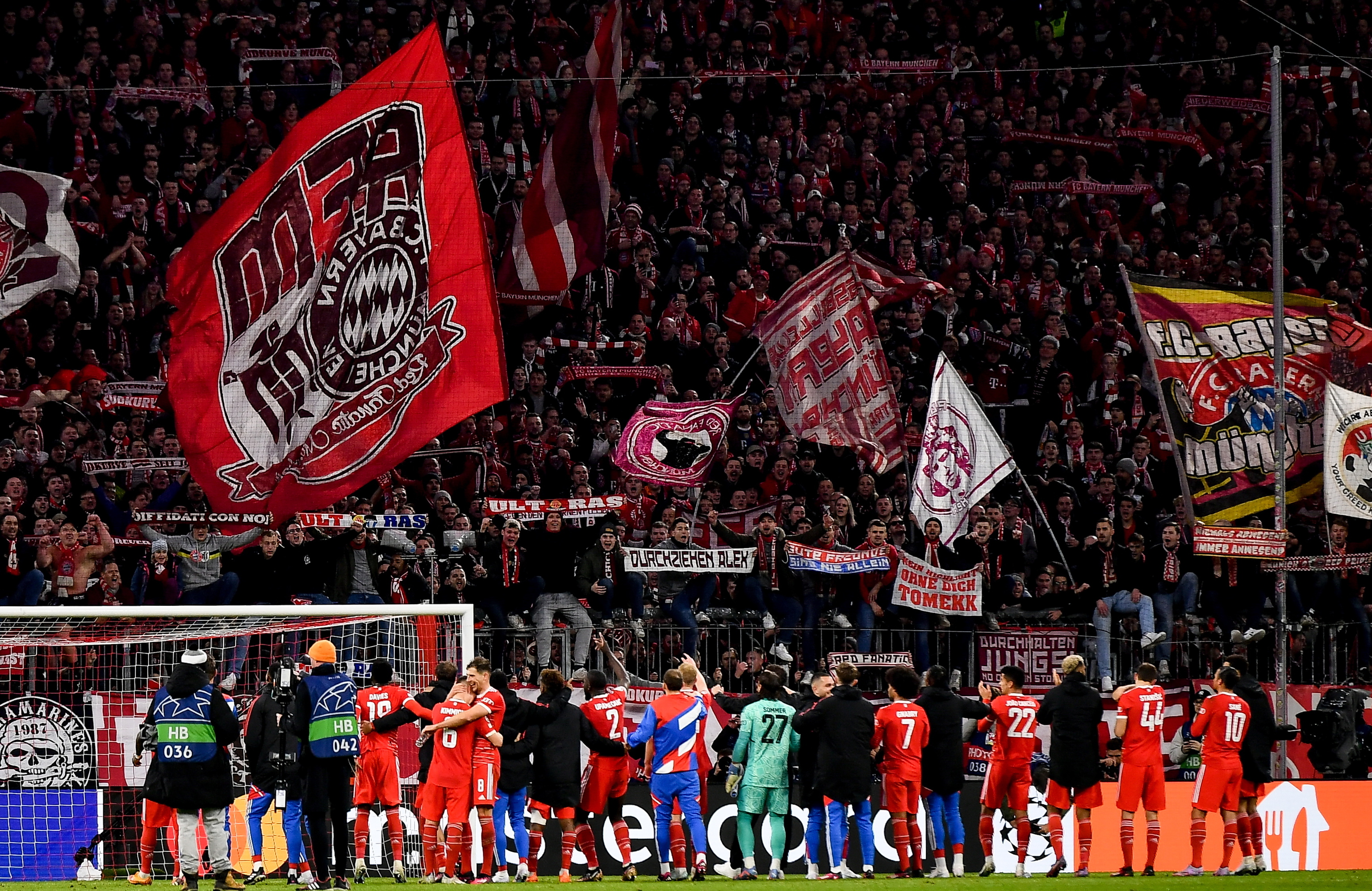 Plantilla del Bayern celebrando su victoria ante el PSG.