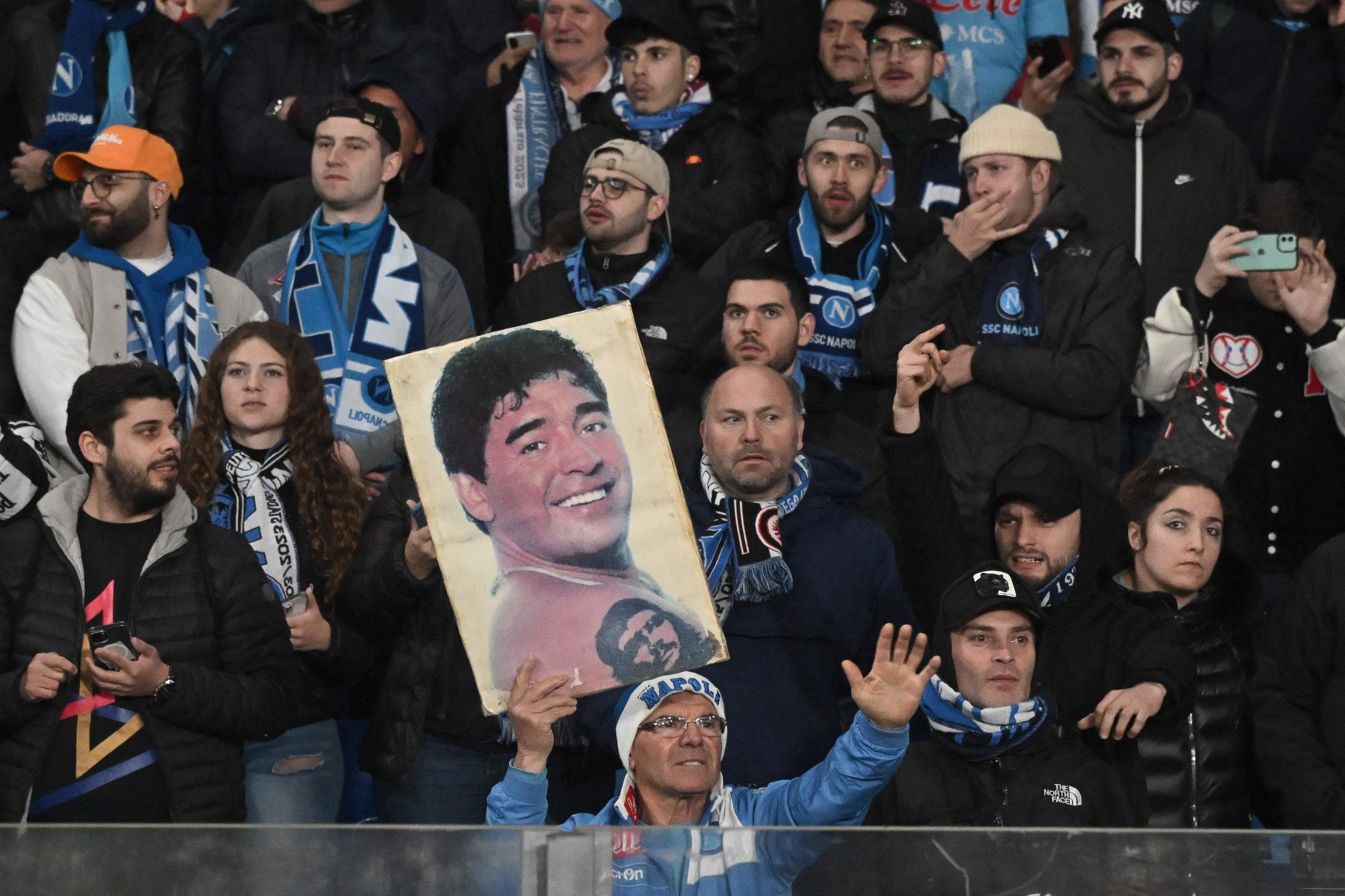 Imagen de Maradona en las gradas del SCC Npoles.