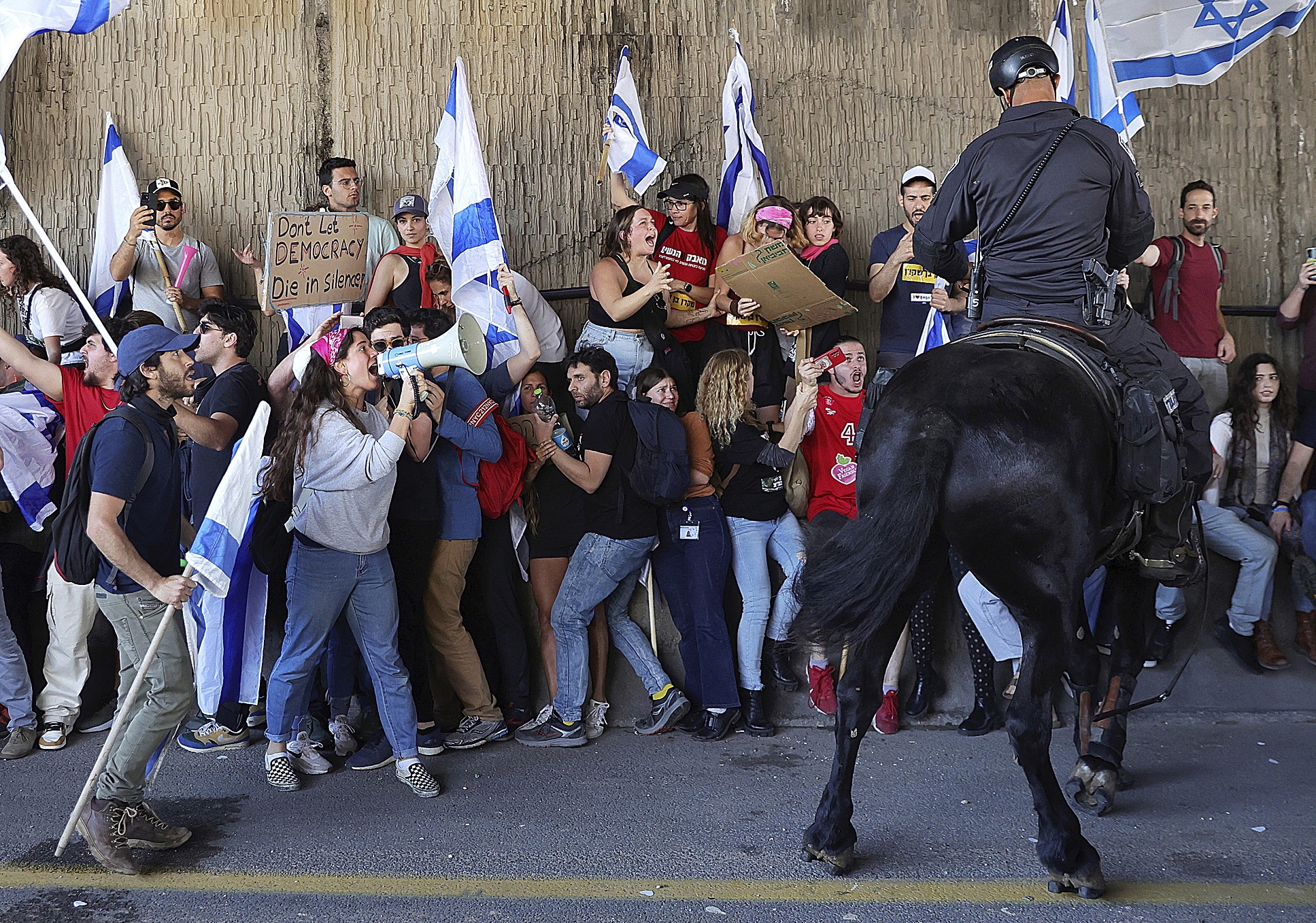 Israel se hunde en una crisis sin precedentes con nuevas protestas en las calles