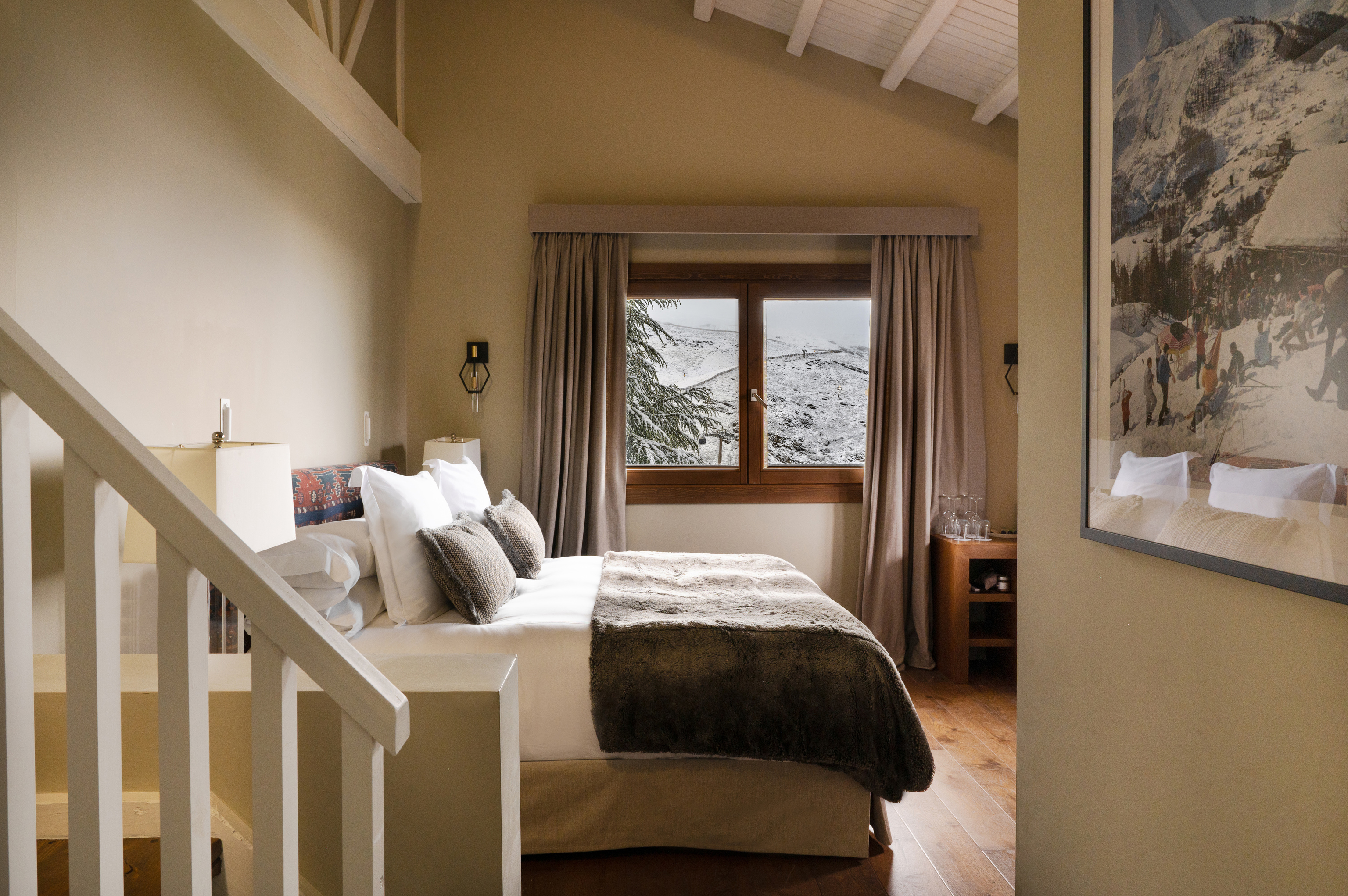 Una de las habitaciones del chalet alpino, con unas vistas de postal.