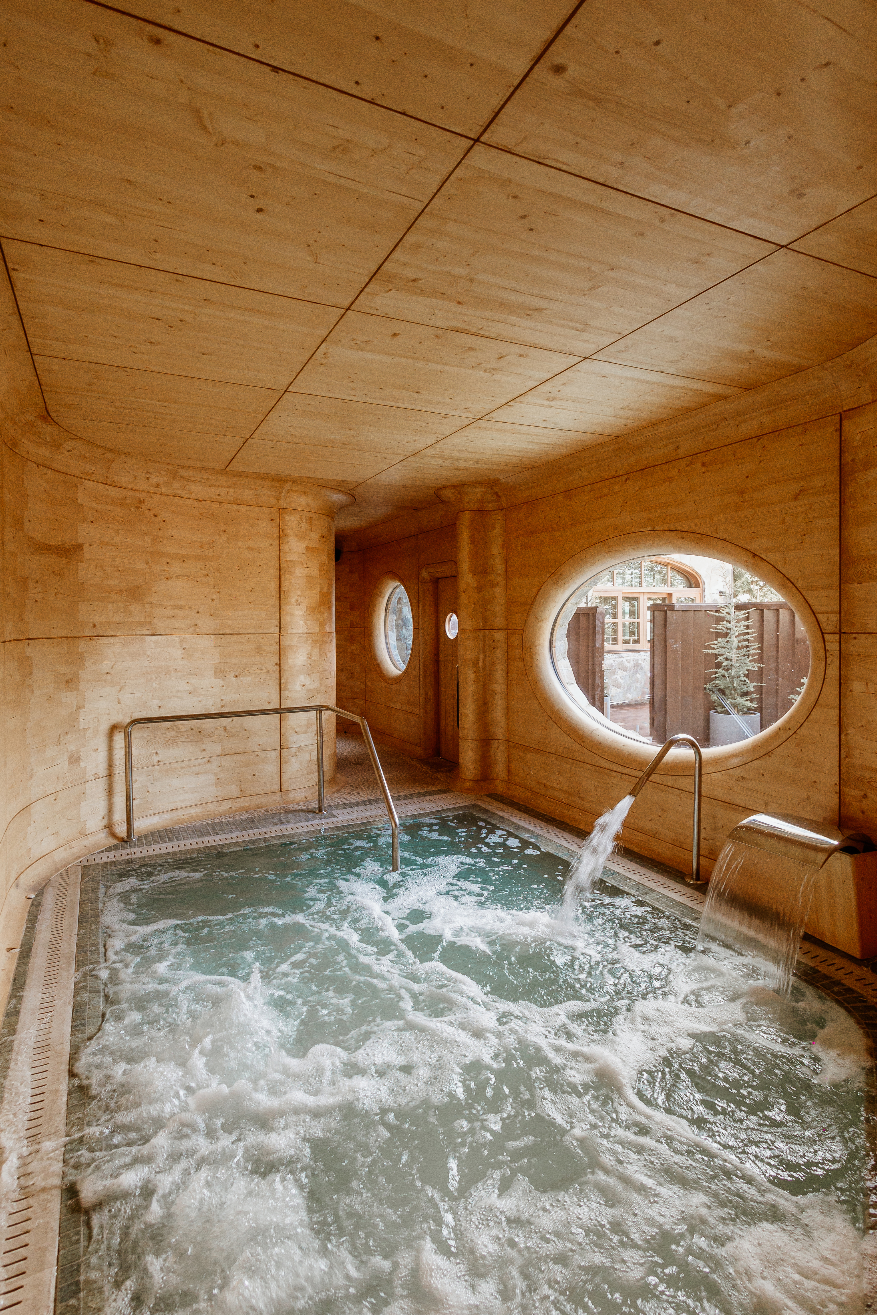 El spa, recin abierto, prioriza a los clientes del hotel para un trato ms ntimo y cuenta con sauna y carta de masajes.