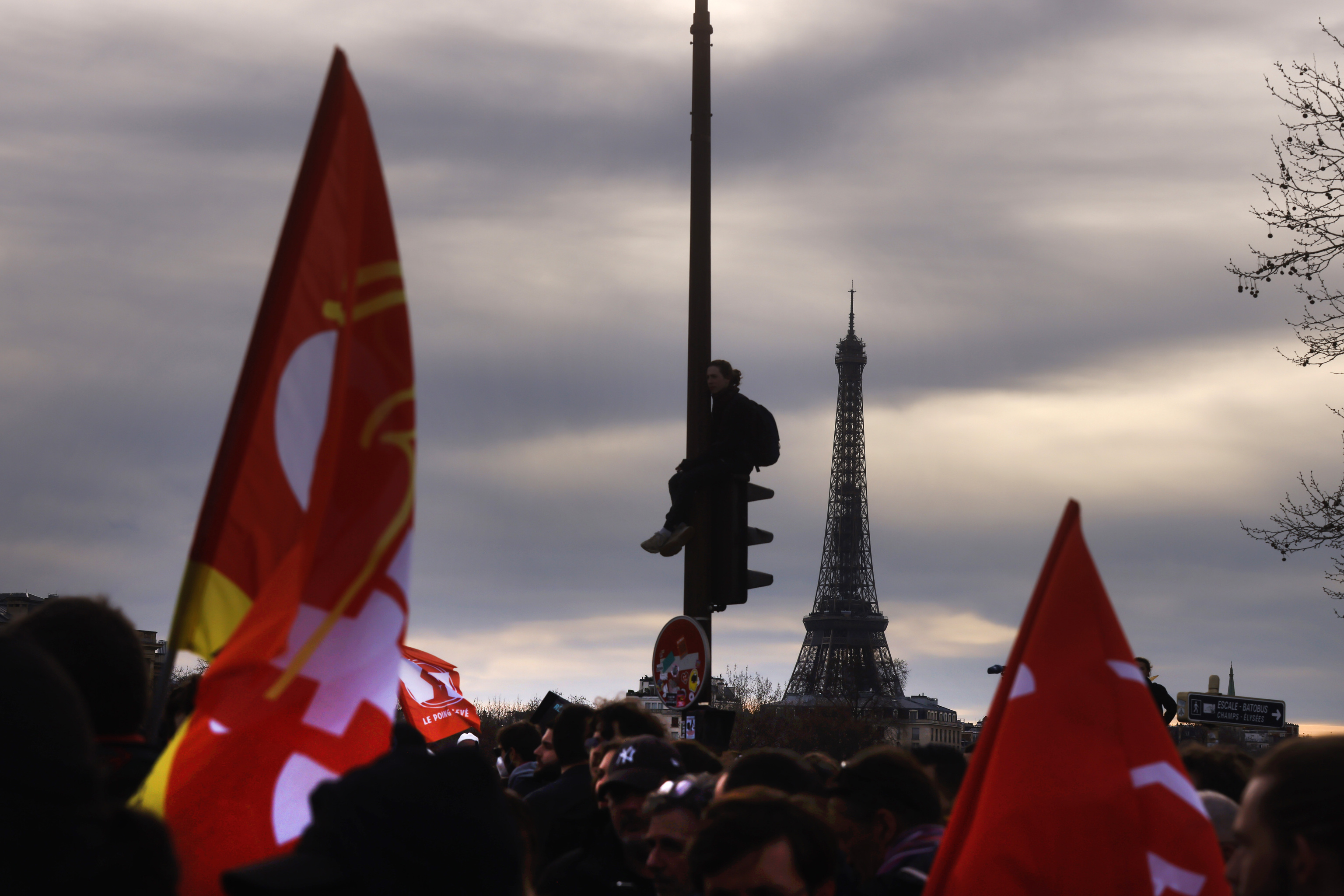 Manifestaciones en la Plaza de la Concorde tras la aprobacin de la reforma de las pensiones