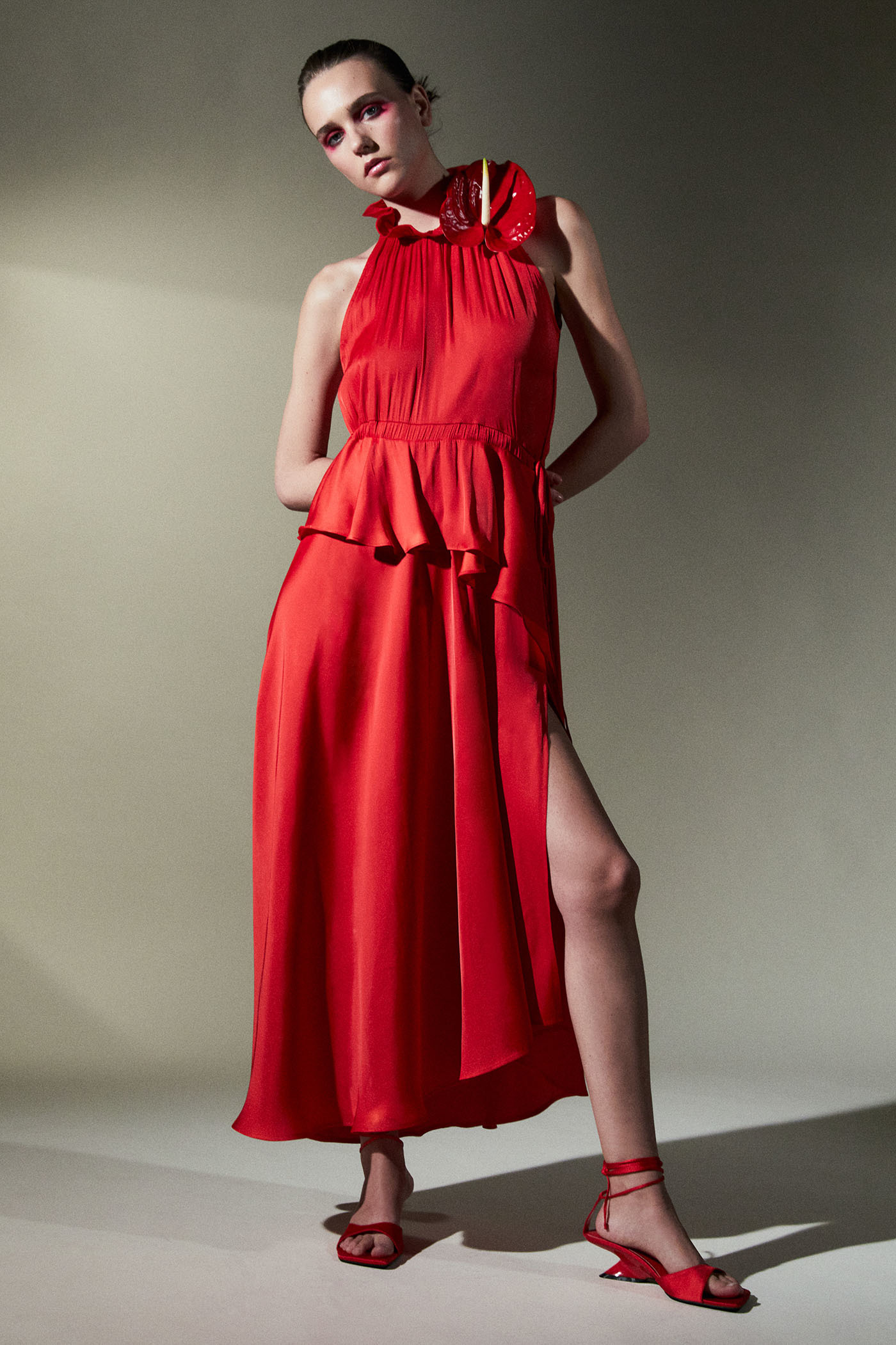 ALT: As es el vestido rojo de Sfera del que todo el mundo habla, perfecto para una boda