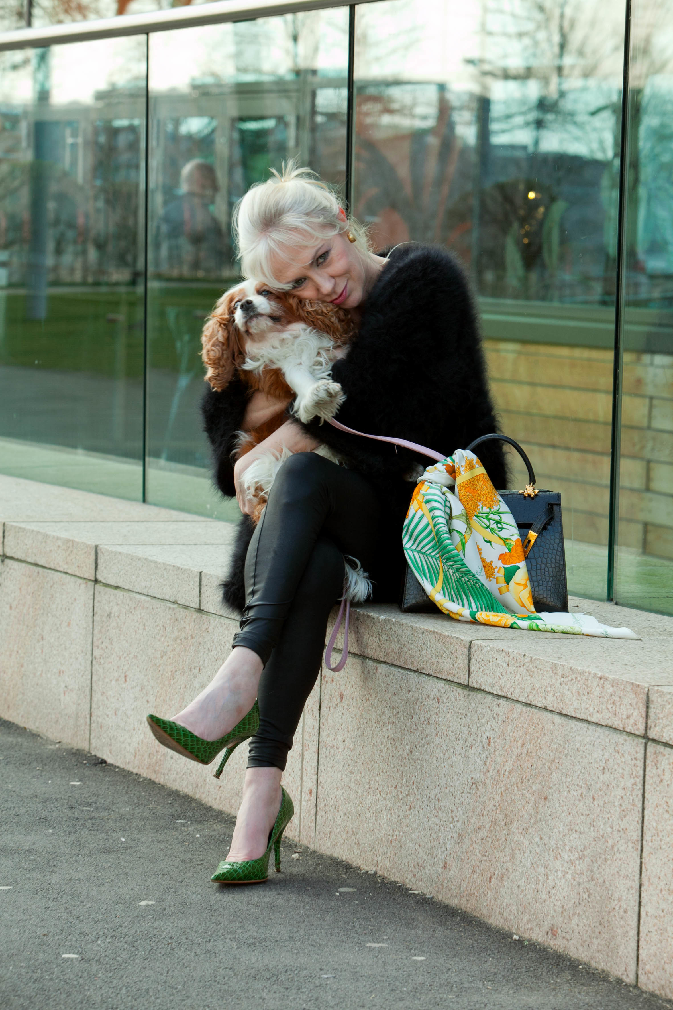 Bienvenida Pérez en Liverpool en una imagen de 2011, con su perrita 'Lalique'.