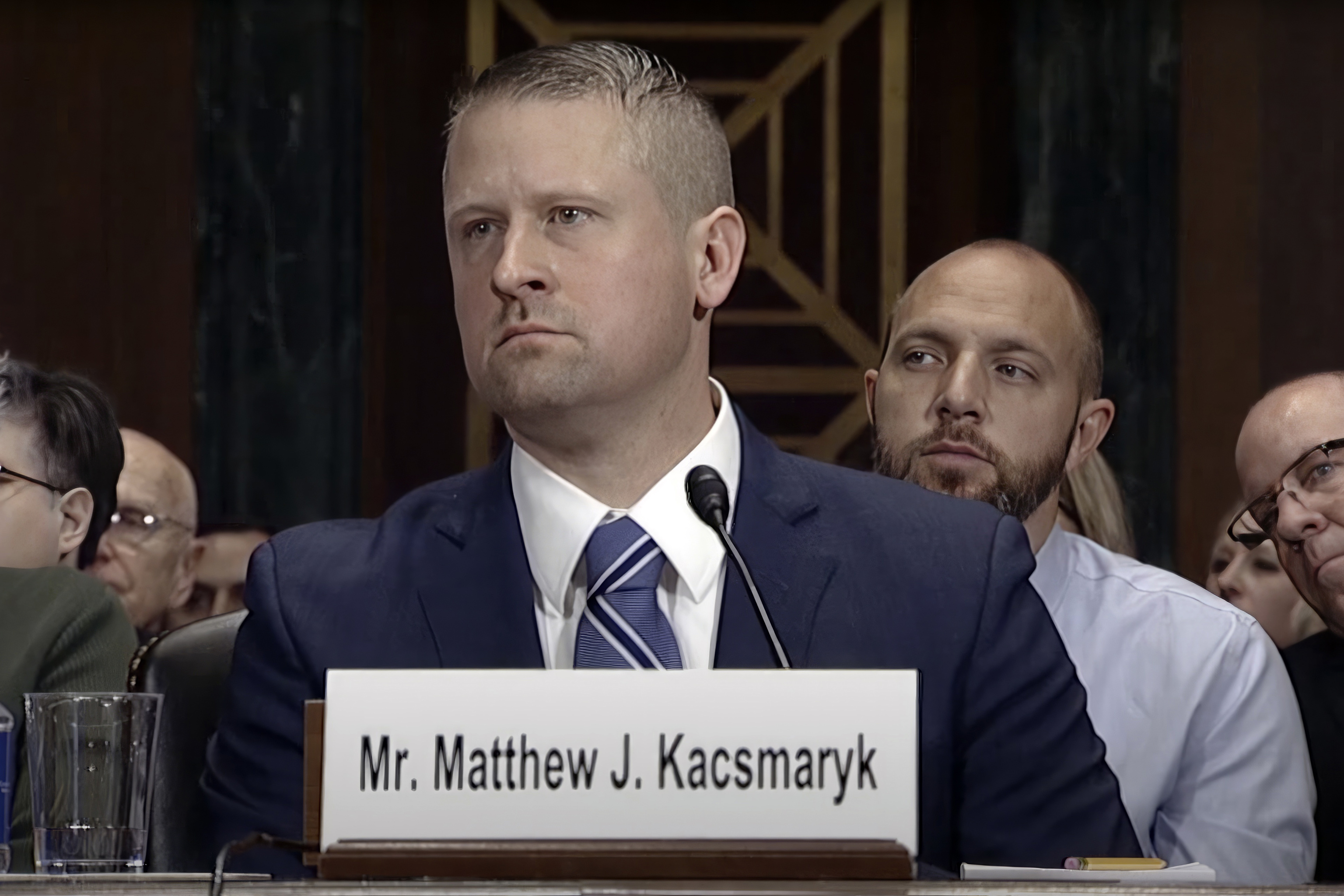 imagen de vídeo del Comité Judicial del Senado, Matthew Kacsmaryk escucha durante su audiencia de confirmación ante el Comité Judicial del Senado en el Capitolio en Washington, el 13 de diciembre de 2017.