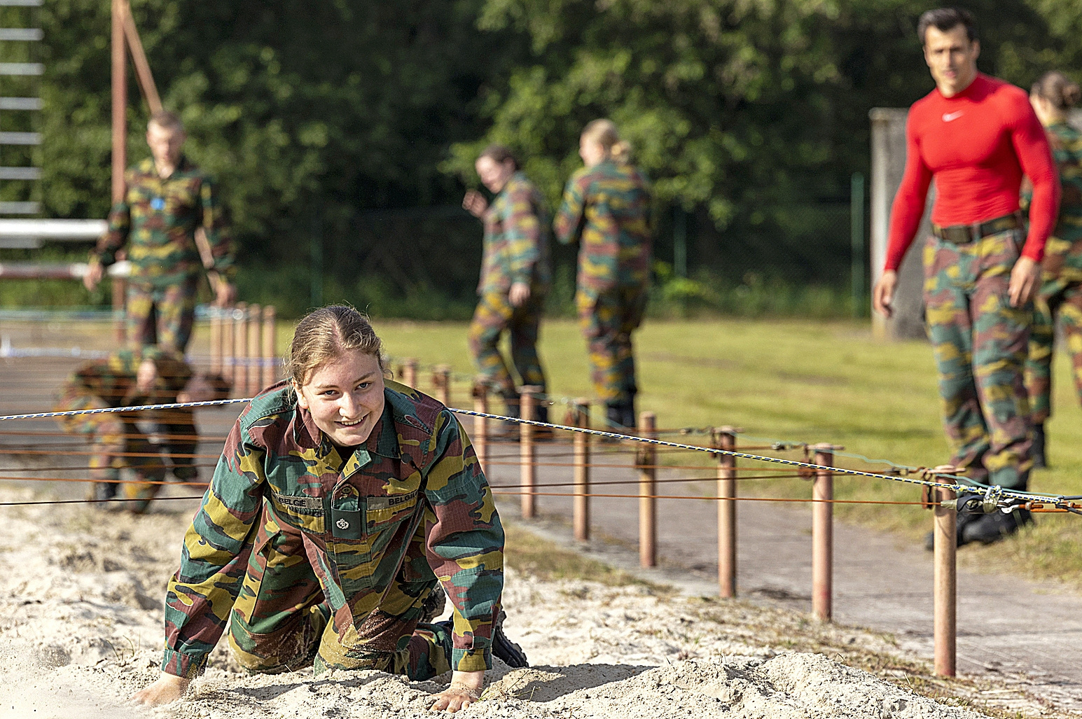 Elisabeth de los Belgas pasó un año de formación militar y el verano pasado estuvo de maniobras en un campamento.
