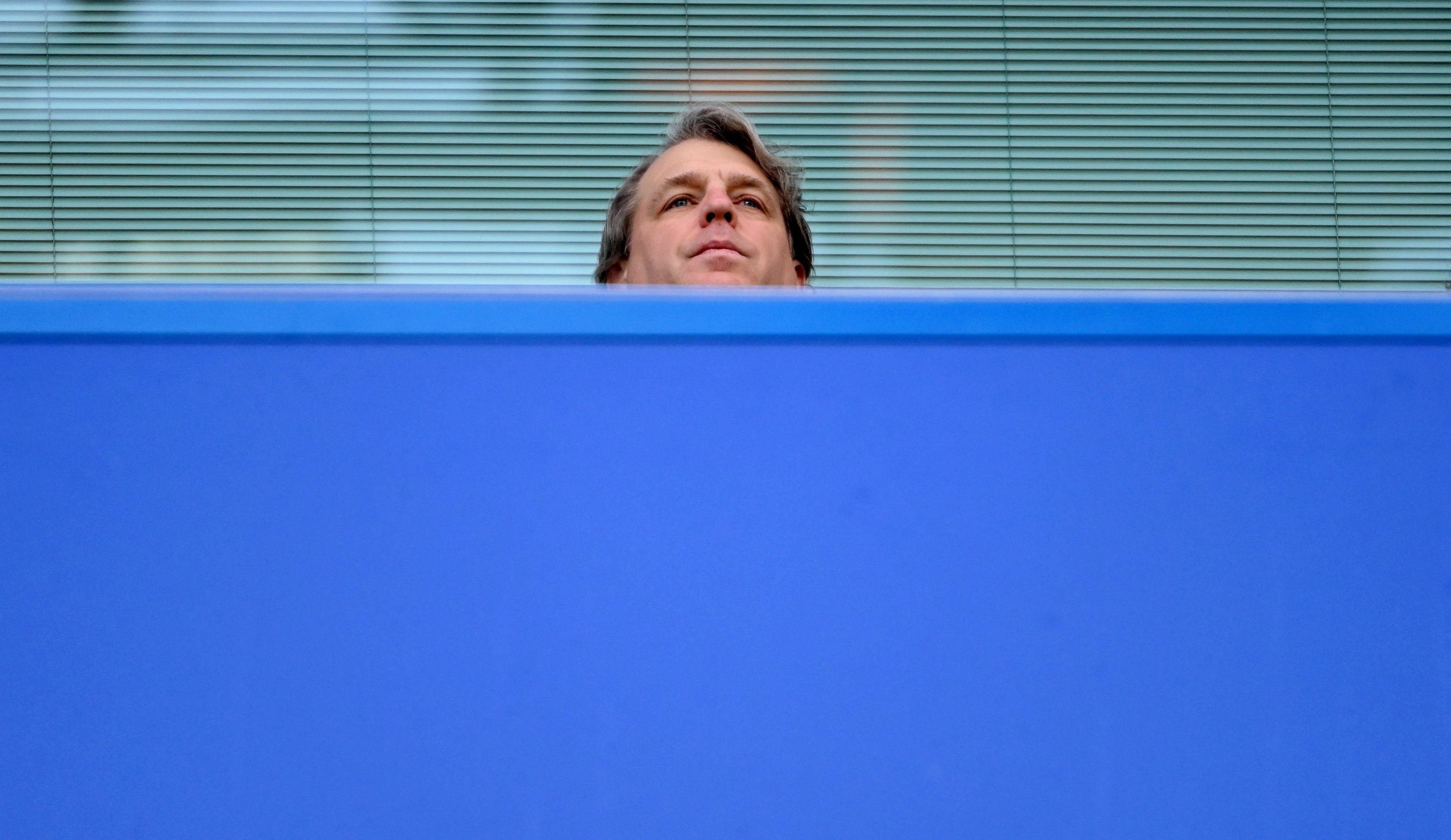 El multimillonario Todd Boehly viendo el Chelsea-Everton en Stamford Bridge.