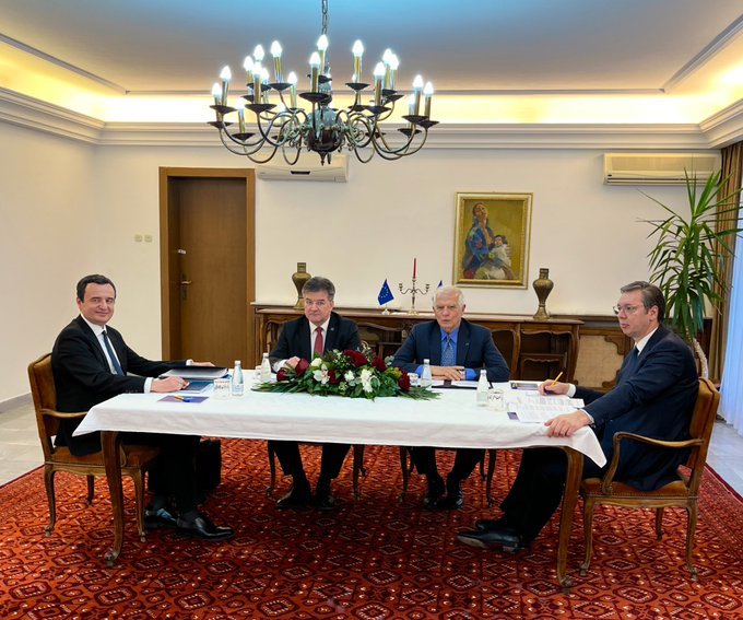Kosovo y Serbia avanzan en la normalización de sus relaciones pero no firman un acuerdo