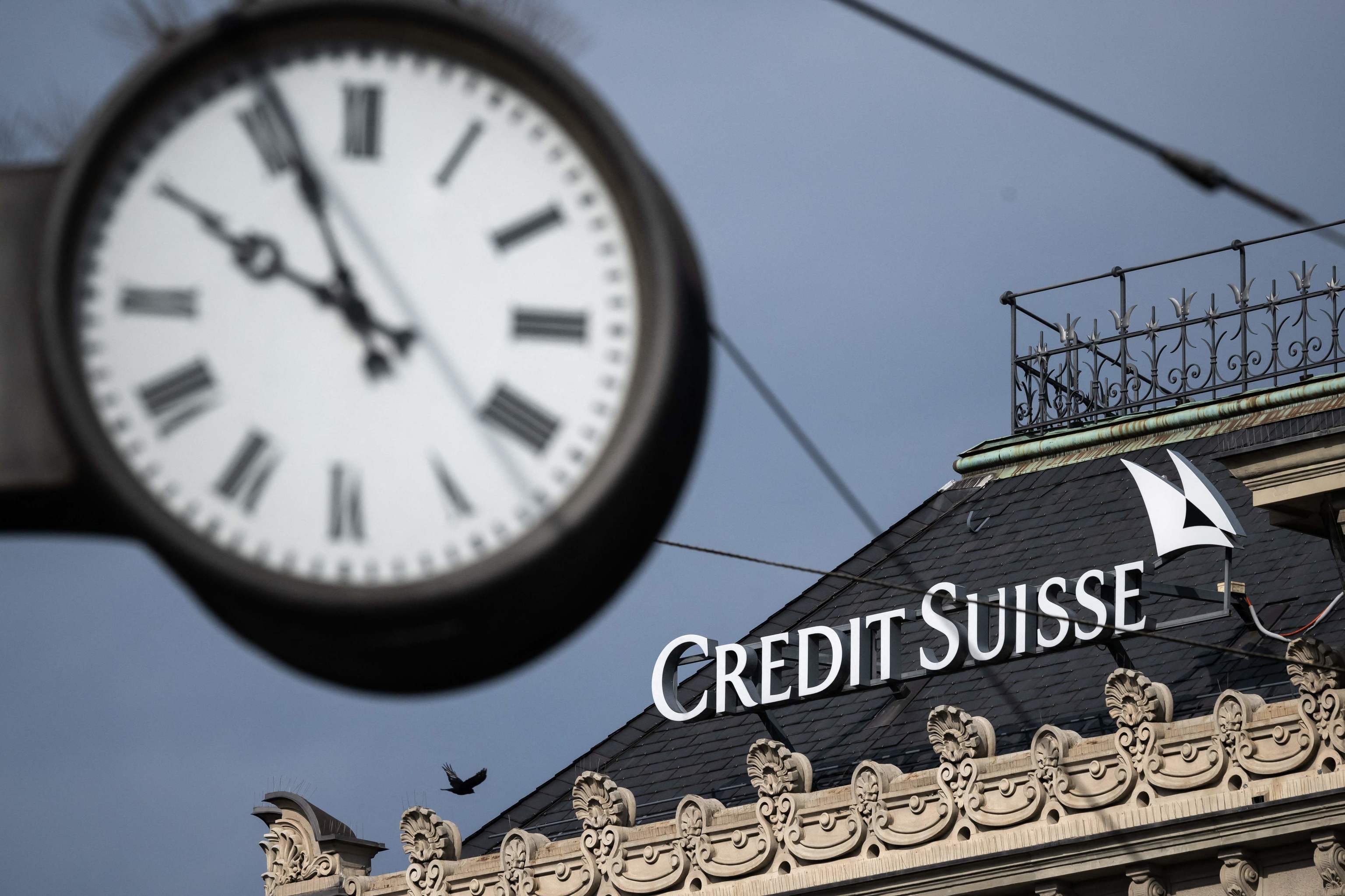 Credit Suisse apura las horas para cerrar su compra por UBS y evitar el colapso del banco