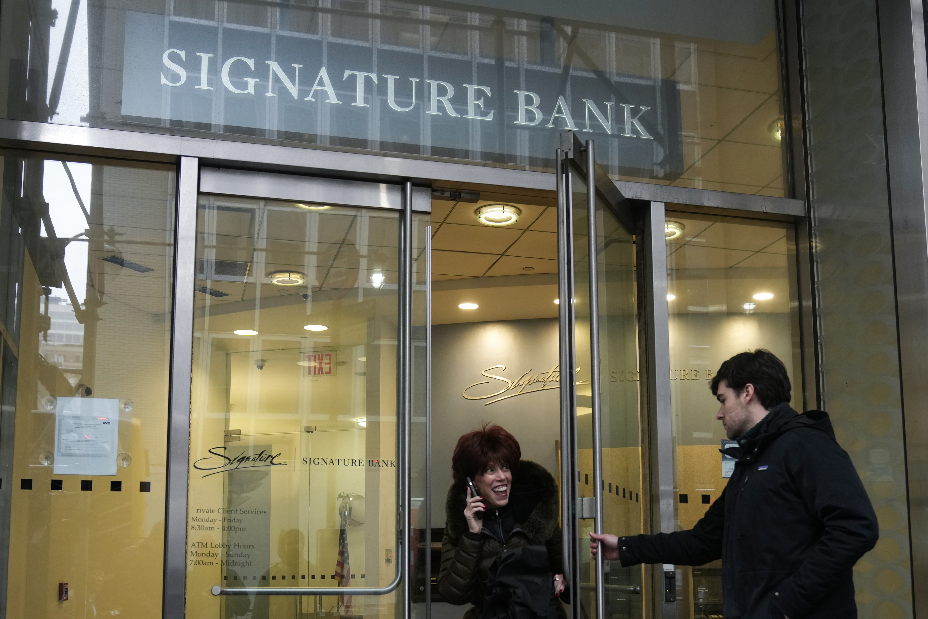 Oficinas del Signature Bank, adquirido por el New York Community Bank.